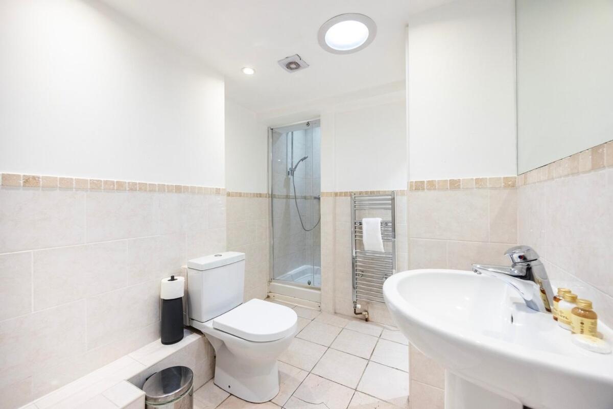 Near Kings Cross,2bd Private Balcony, Easy Grocery