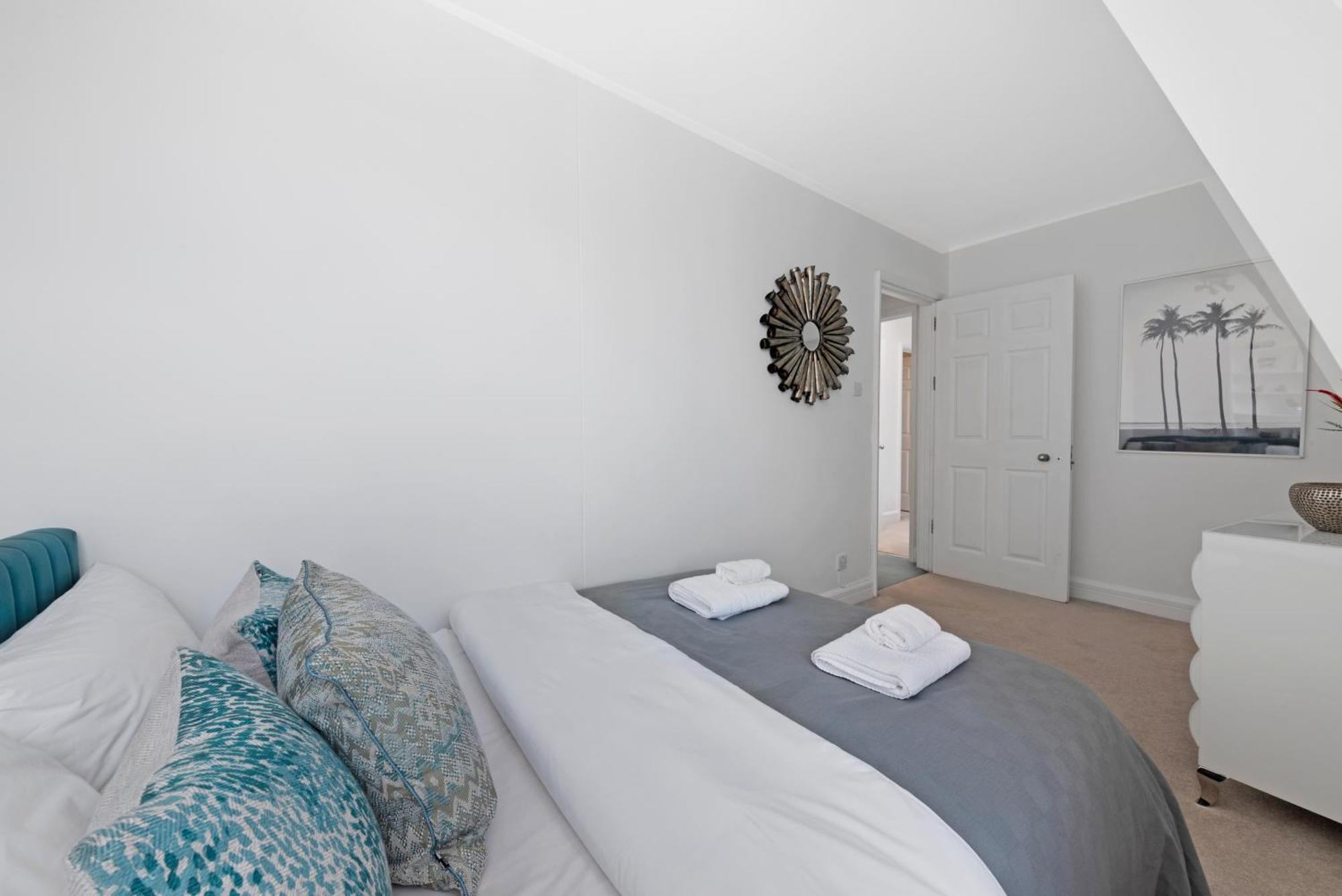 3 Bedroom Penthouse With Roof Terrace In Covent Garden Appartement *