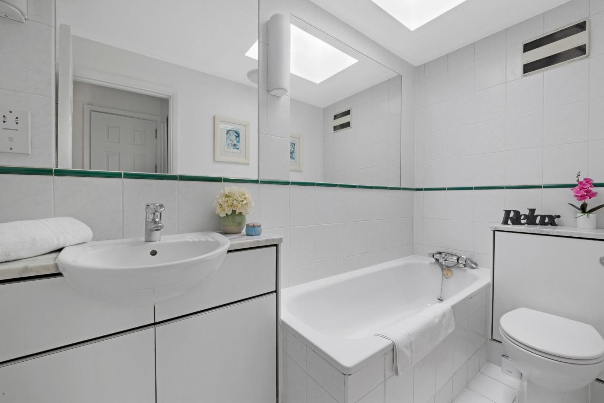 3 Bedroom Penthouse With Roof Terrace In Covent Garden Appartement *