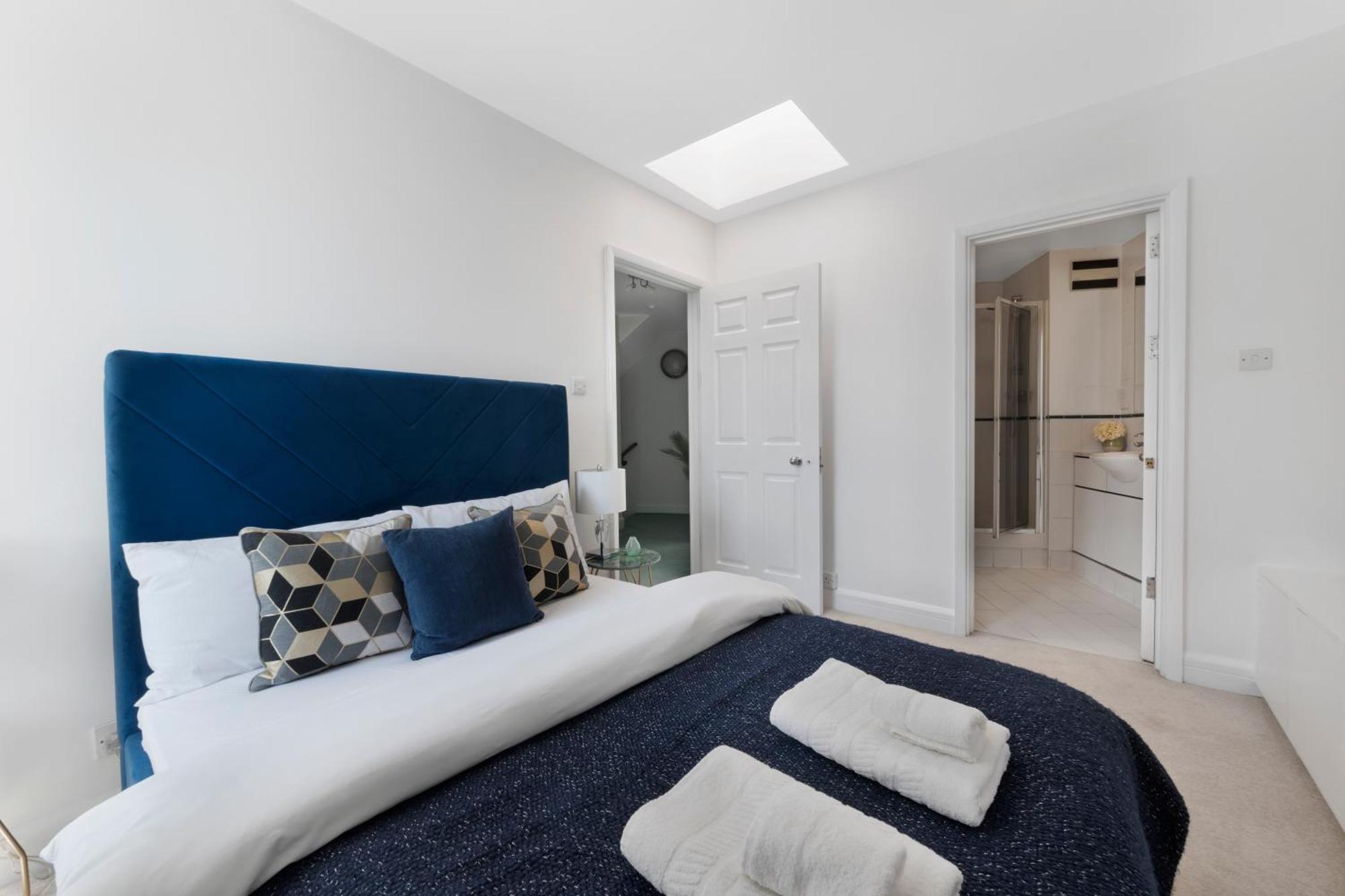 3 Bedroom Penthouse With Roof Terrace In Covent Garden Londres