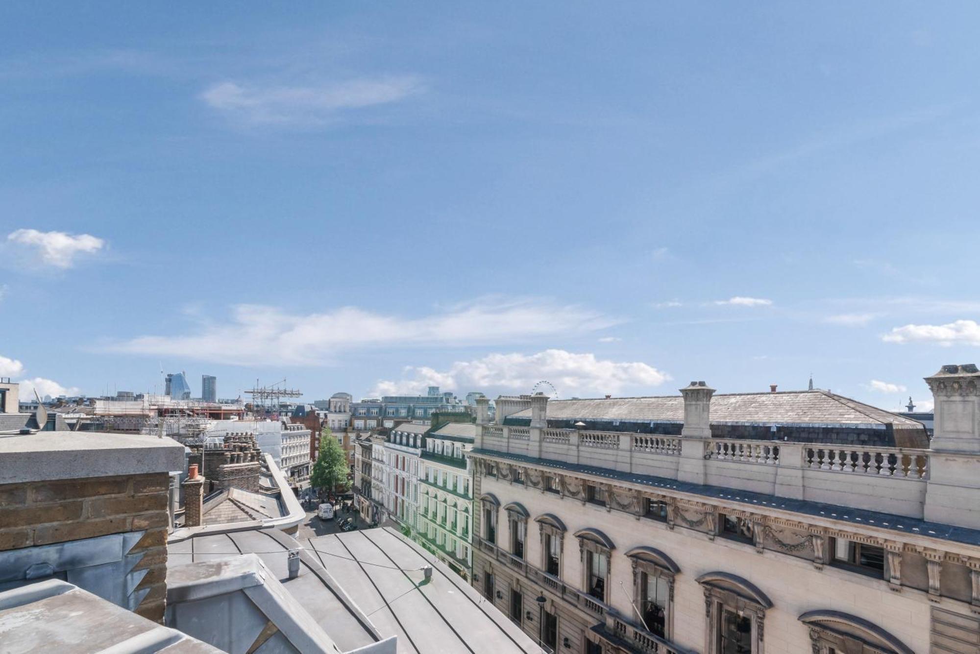 3 Bedroom Penthouse With Roof Terrace In Covent Garden *
