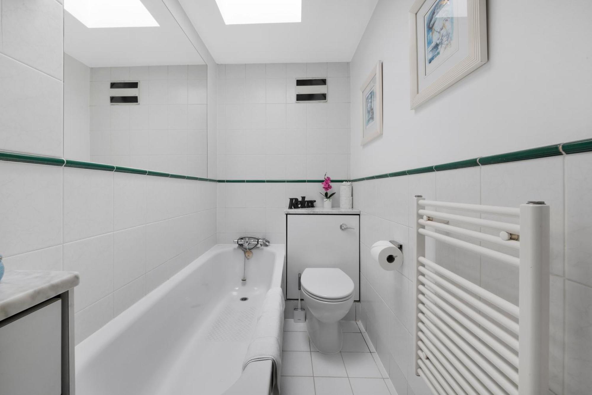 3 Bedroom Penthouse With Roof Terrace In Covent Garden *