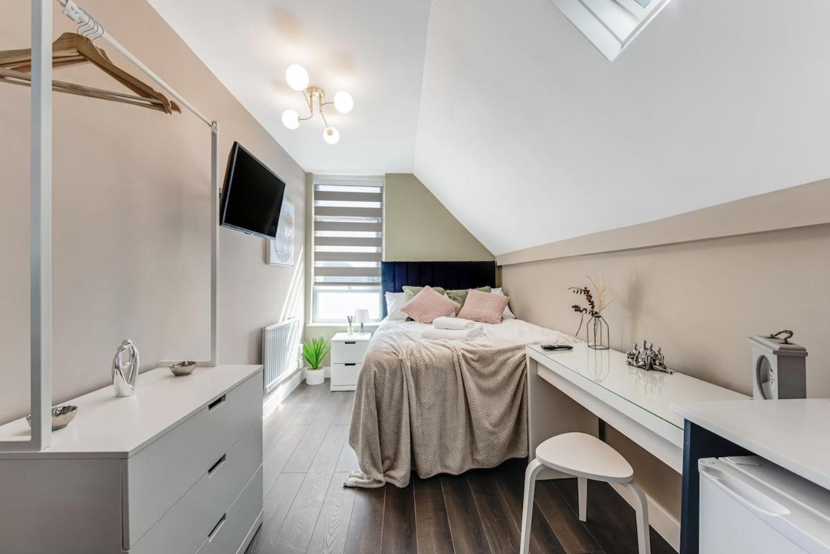 Bright And Cosy - Excellent Location 9