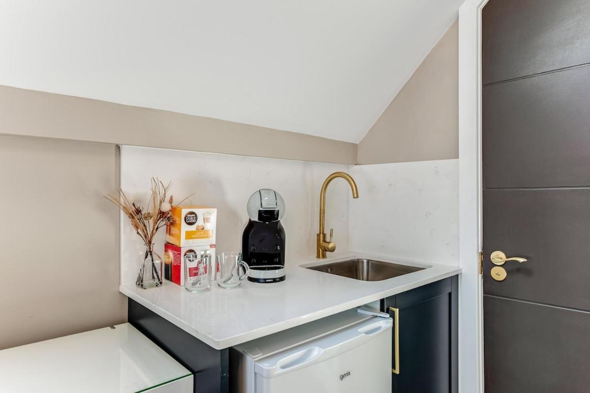 Bright And Cosy - Excellent Location 9