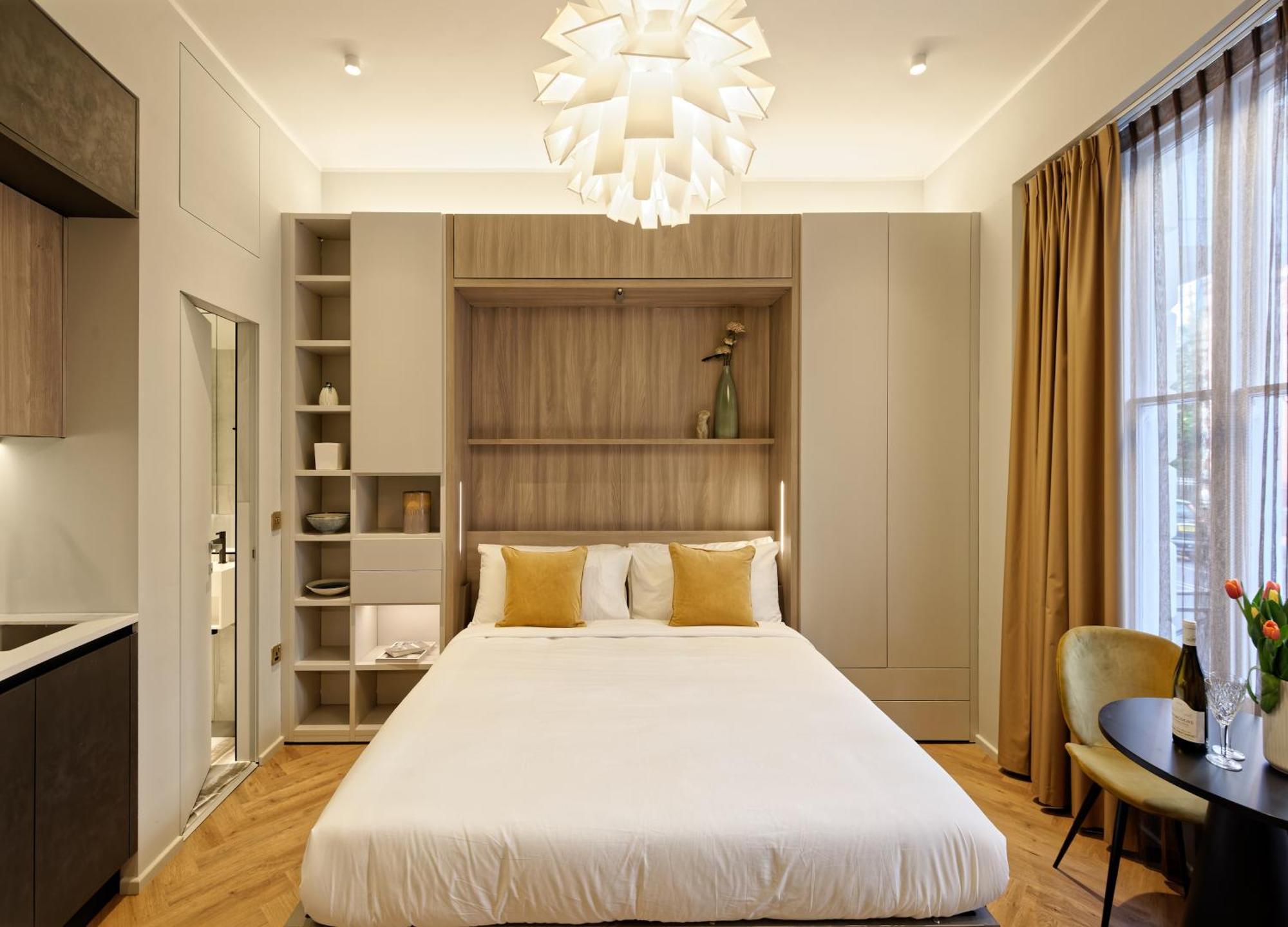 South Kensington By D'montrio London