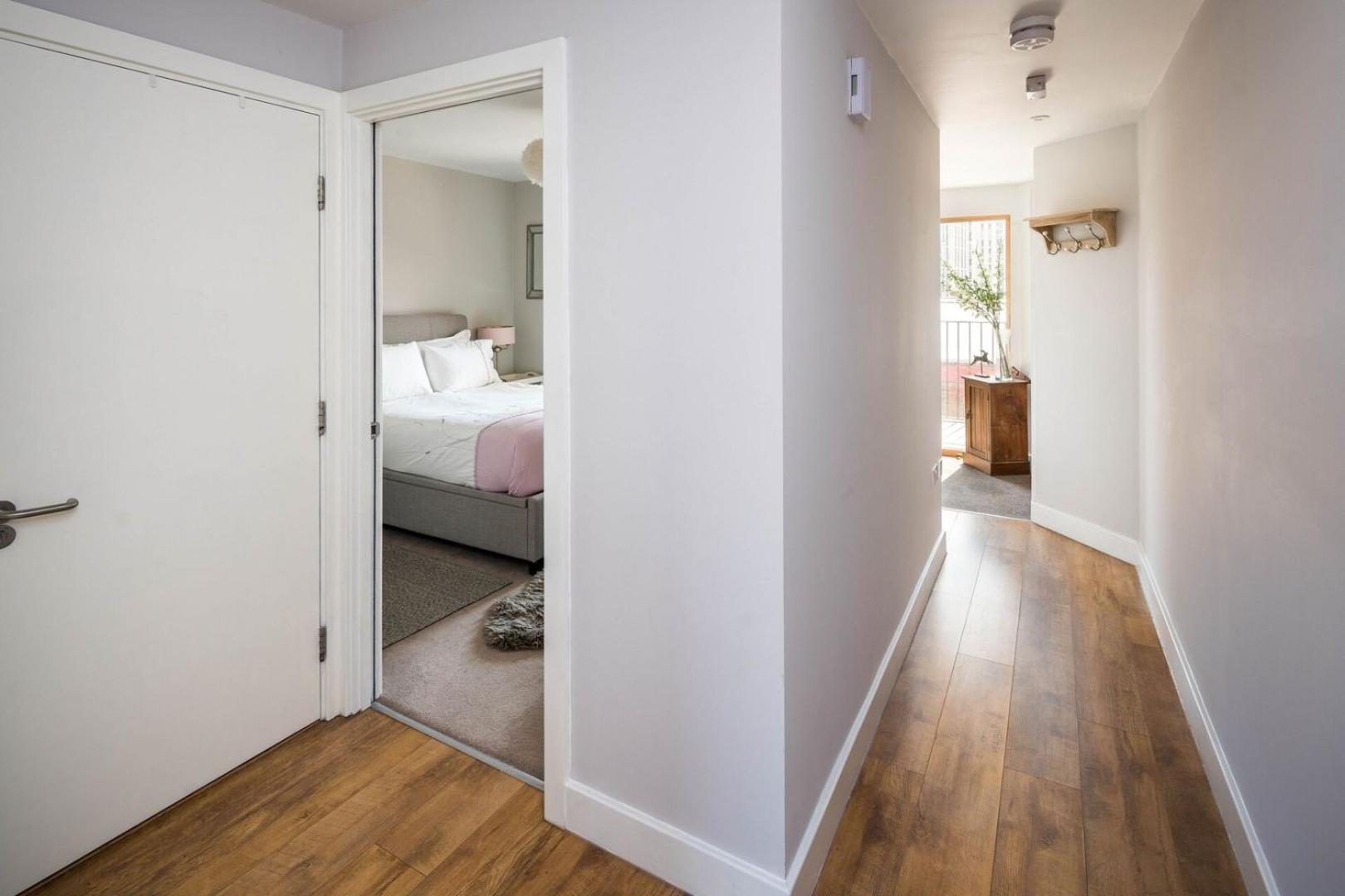Shiny & Comfy With Underground Links Nearby! Apartamento *