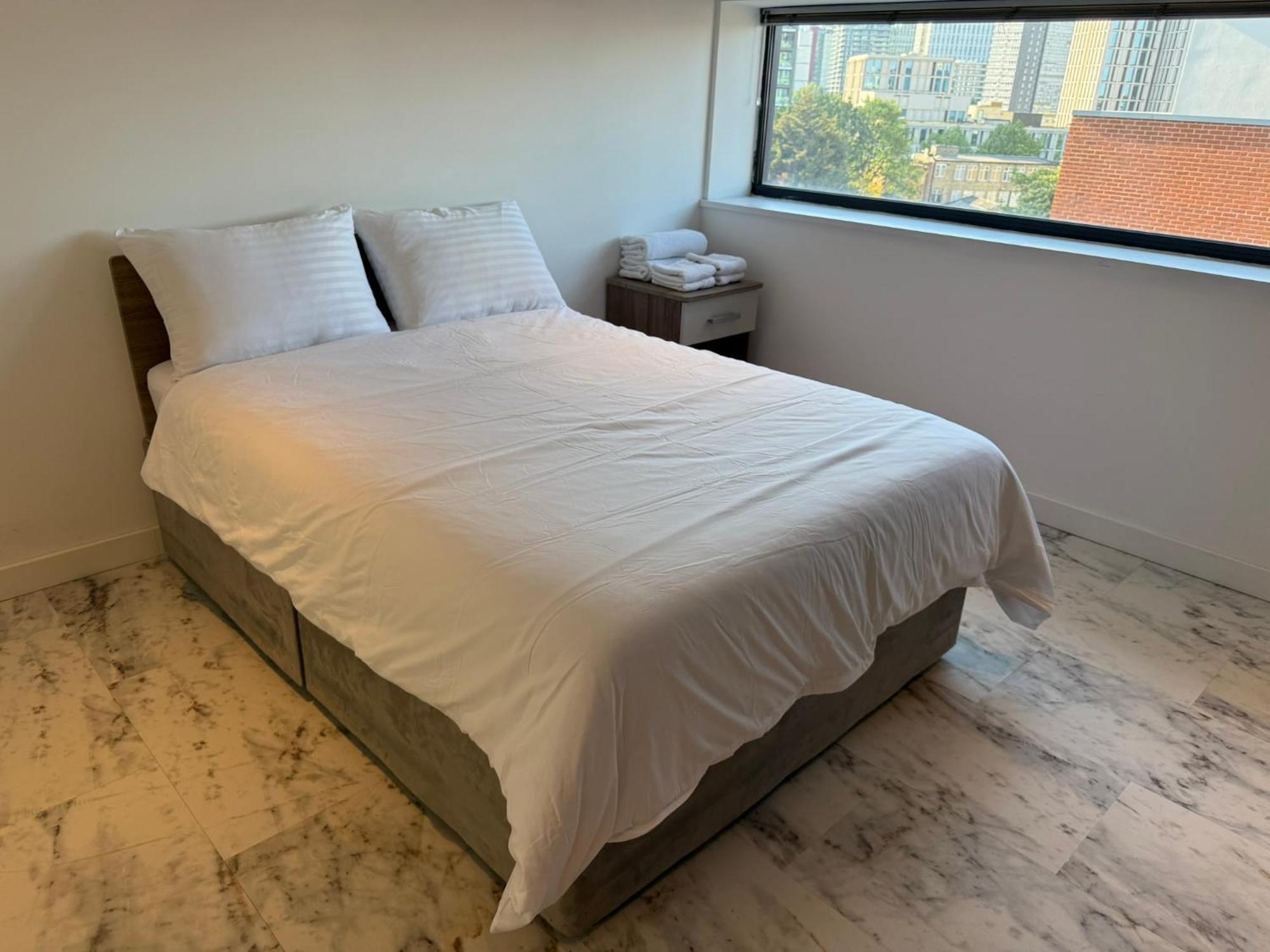 Entire Flat With 2x Bedrooms, 2x Bathrooms And A Big Living In The Olympic Park And Westfield At Stratford Hotel