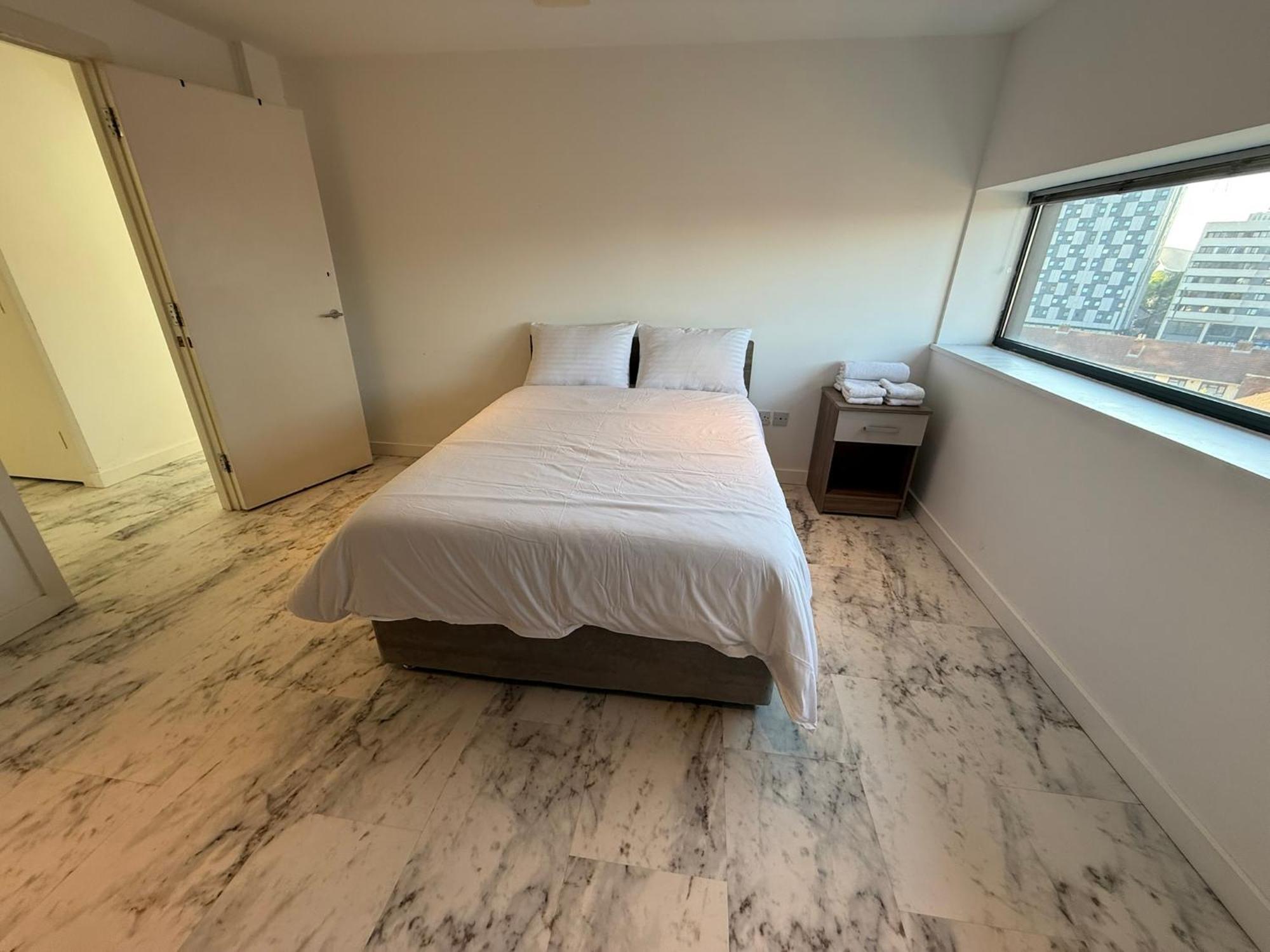 Hotel Entire Flat With 2x Bedrooms, 2x Bathrooms And A Big Living In The Olympic Park And Westfield At Stratford 5*