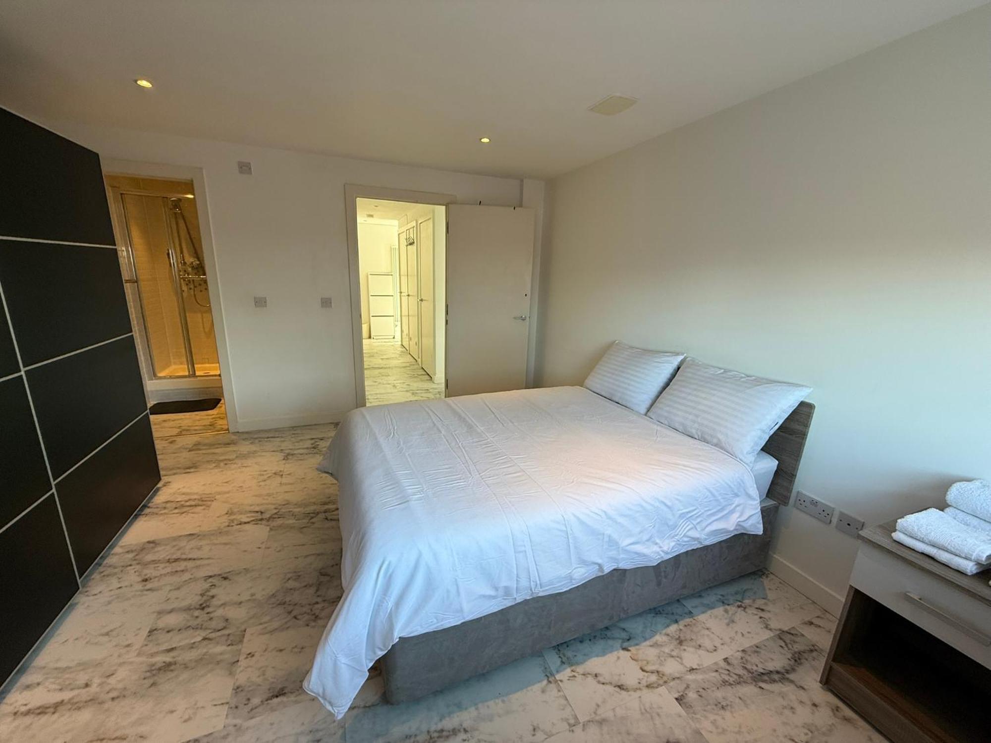 Entire Flat With 2x Bedrooms, 2x Bathrooms And A Big Living In The Olympic Park And Westfield At Stratford Hotel