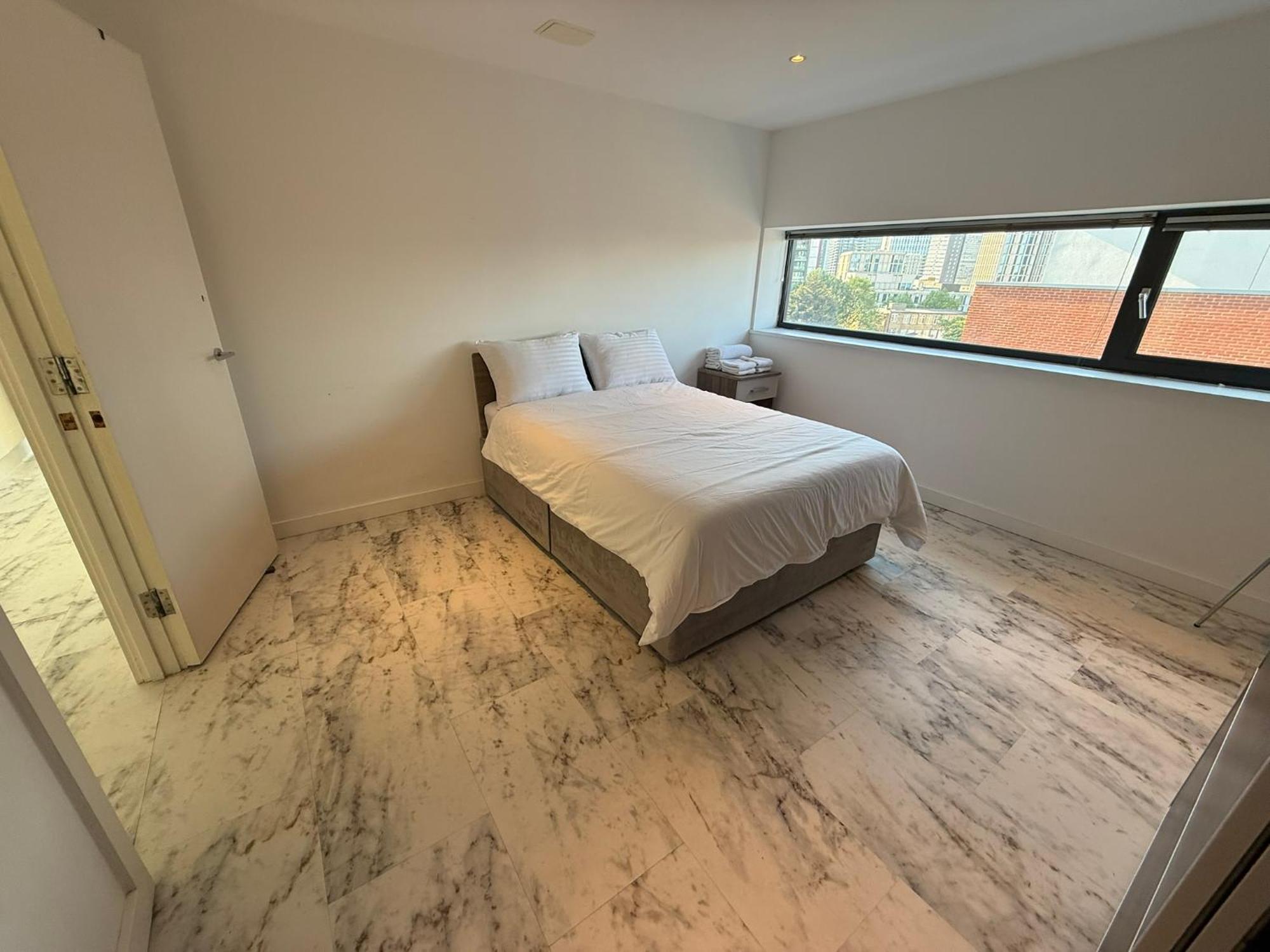 Entire Flat With 2x Bedrooms, 2x Bathrooms And A Big Living In The Olympic Park And Westfield At Stratford Hotel