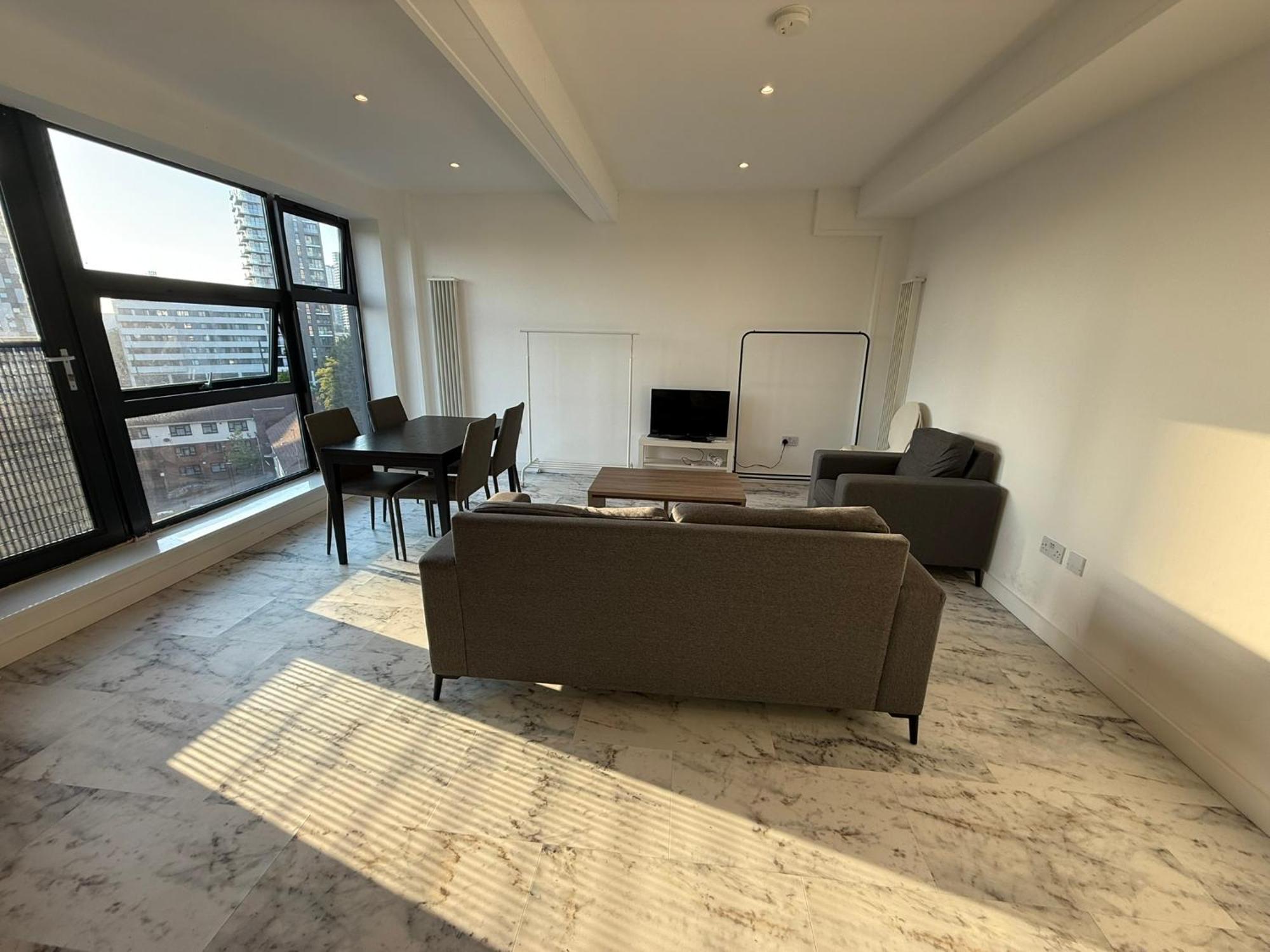 Entire Flat With 2x Bedrooms, 2x Bathrooms And A Big Living In The Olympic Park And Westfield At Stratford Hotel 5*