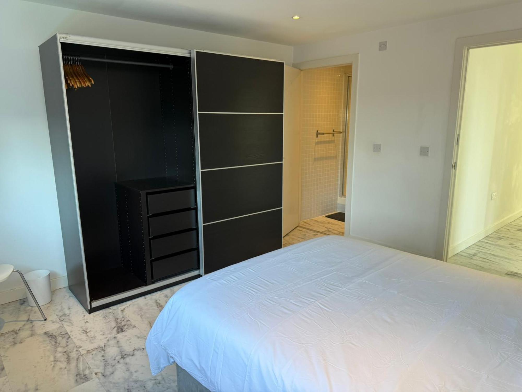 Entire Flat With 2x Bedrooms, 2x Bathrooms And A Big Living In The Olympic Park And Westfield At Stratford 5*