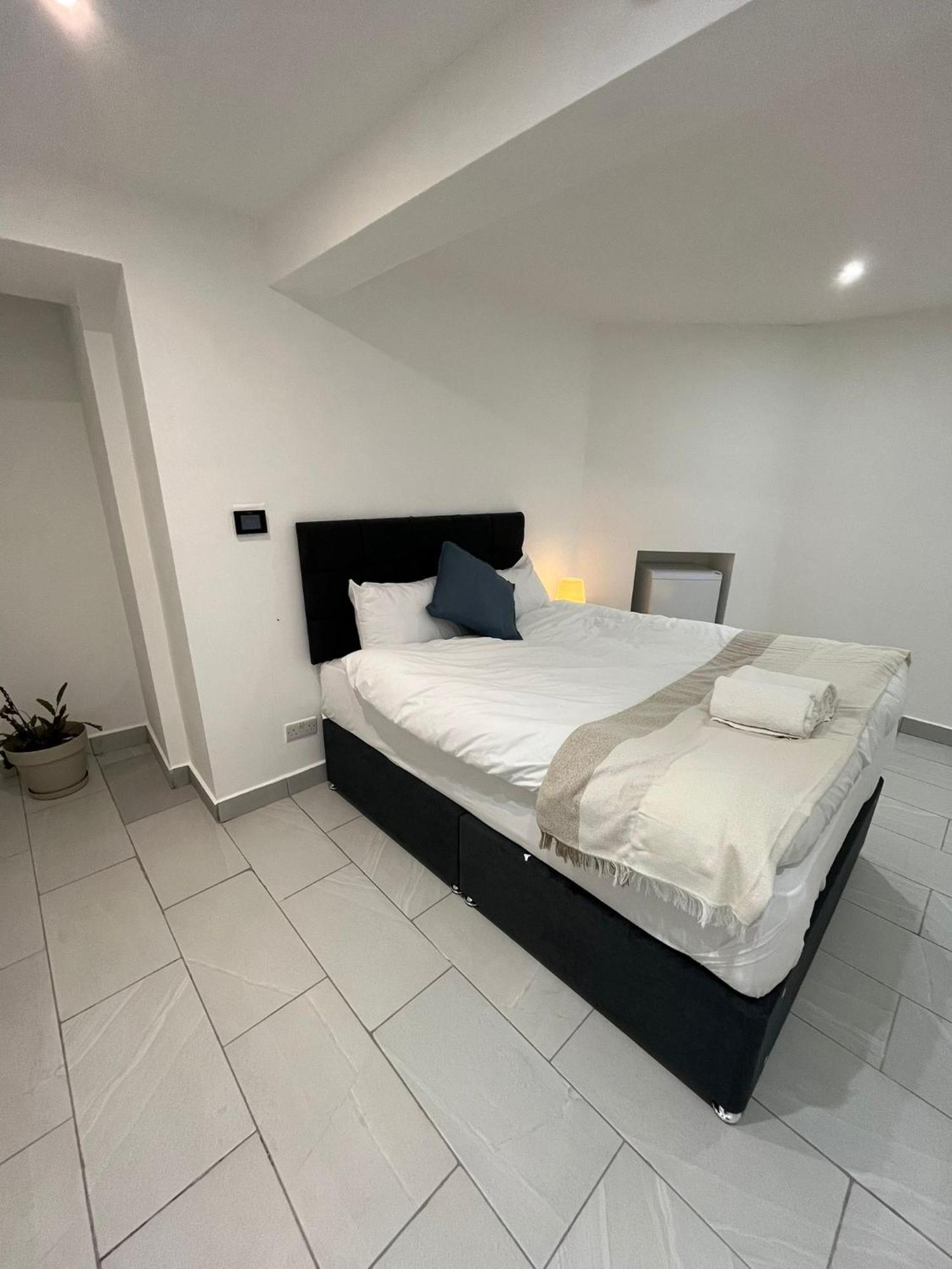 Bell Street 2 Bedroom Flat B *