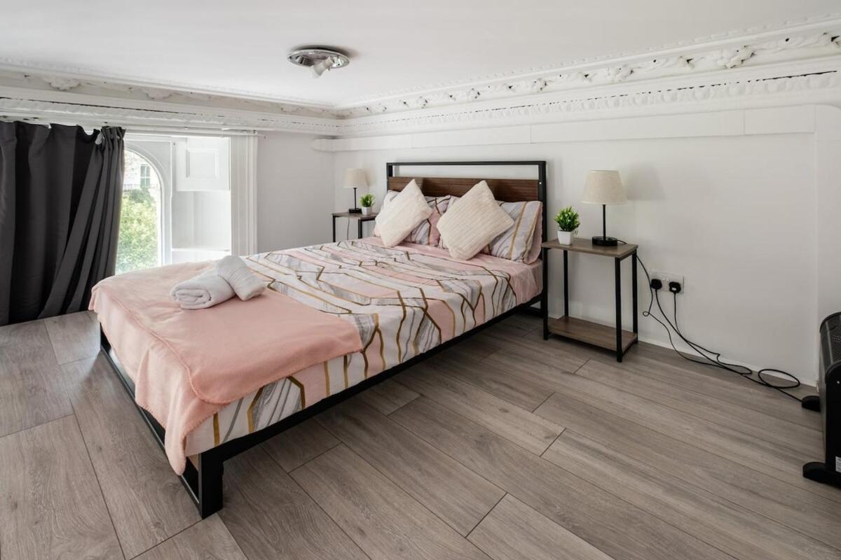 Summer With Terrace By Hyde Park Appartement *