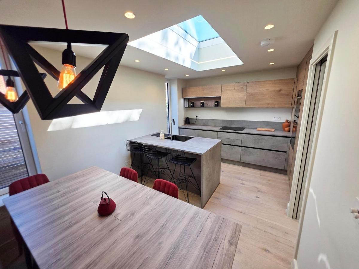 Chic 2 Bedroom Modern Cave House * Londres