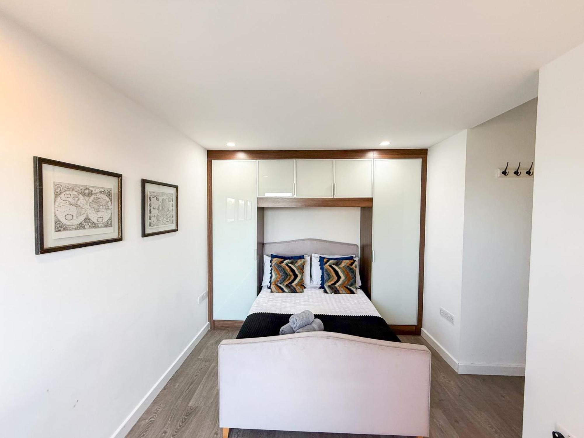 Contemporary With Private Terraces In Shoreditch, Hoxton, Islington Apartment *
