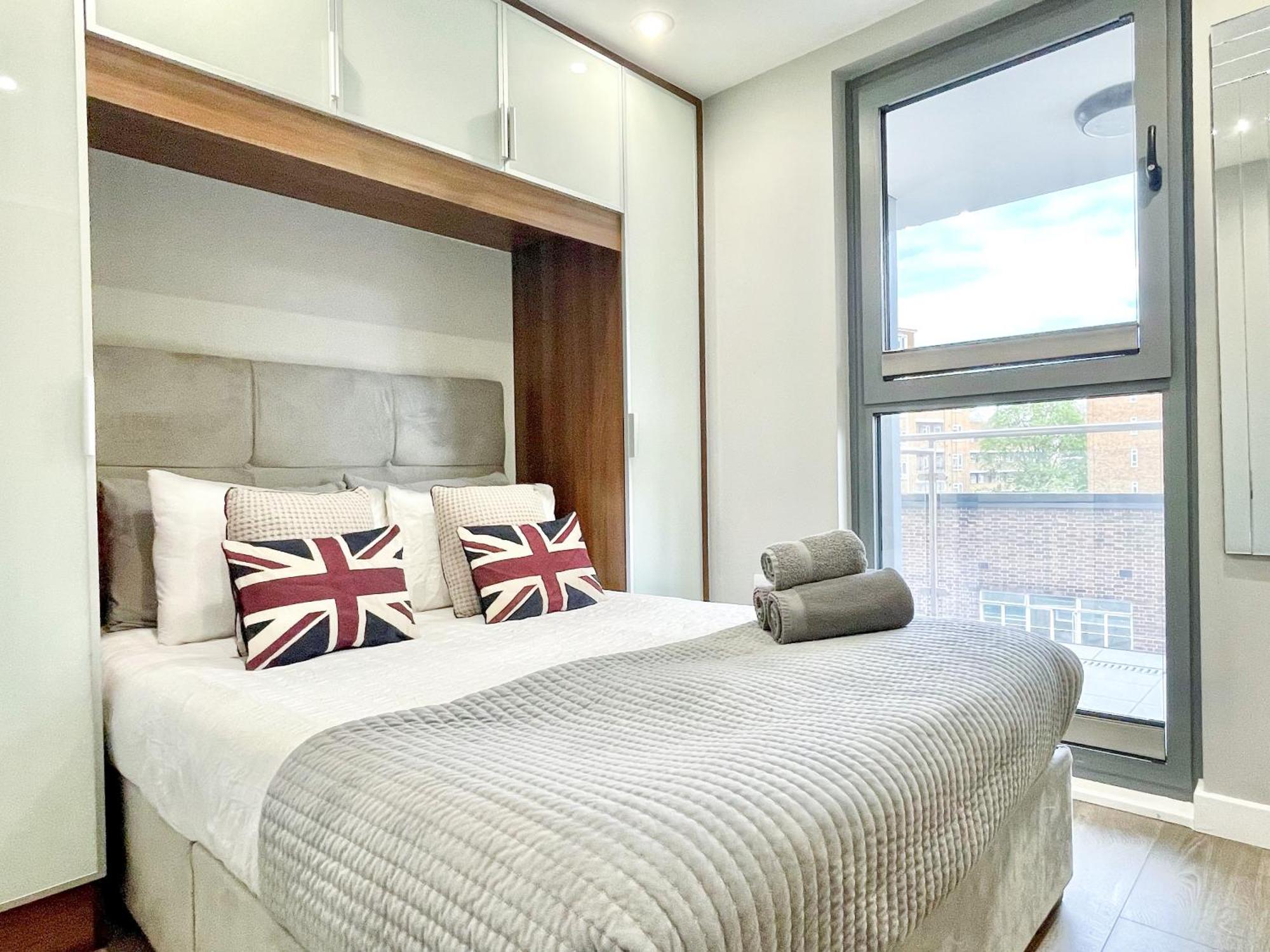 Apartment Contemporary With Private Terraces In Shoreditch, Hoxton, Islington London