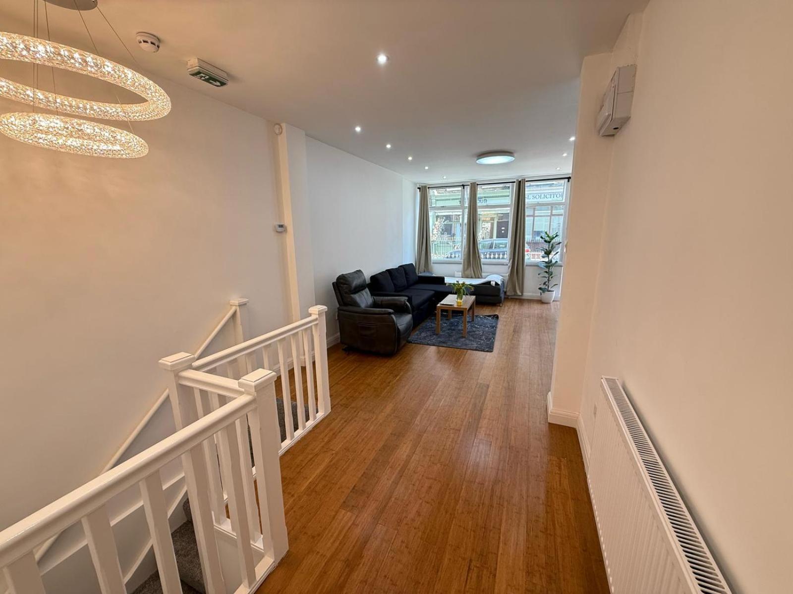 Bell Street 2 Bedroom Flat B *