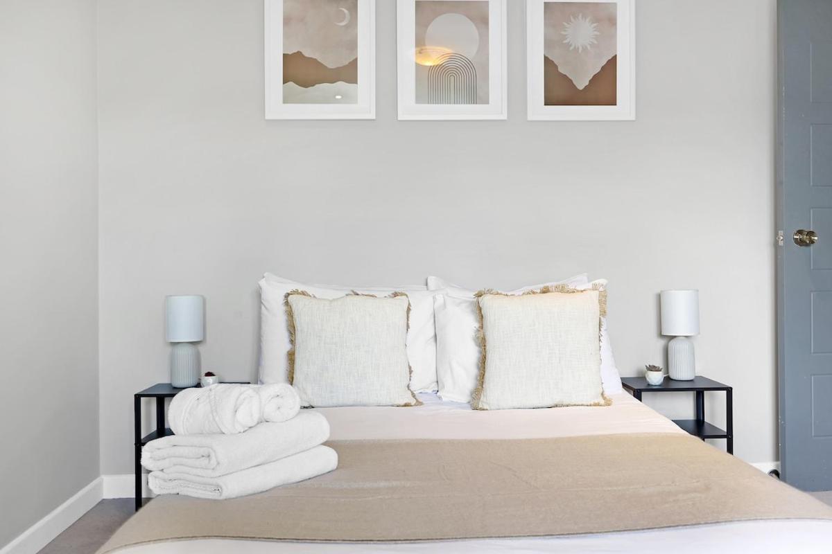 Large 4-bedroom House In Greenwich With Parking