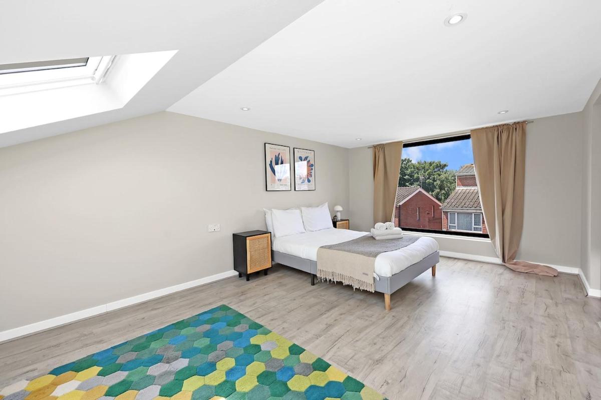 Apartment Large 4-bedroom House In Greenwich With Parking *