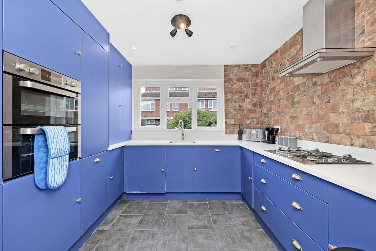 Large 4-bedroom House In Greenwich With Parking