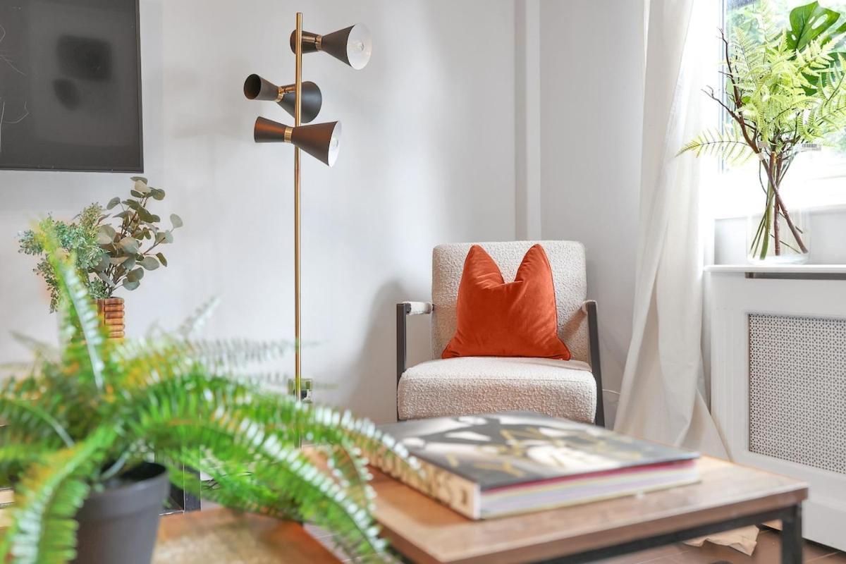 Apartment Large 4-bedroom House In Greenwich With Parking *