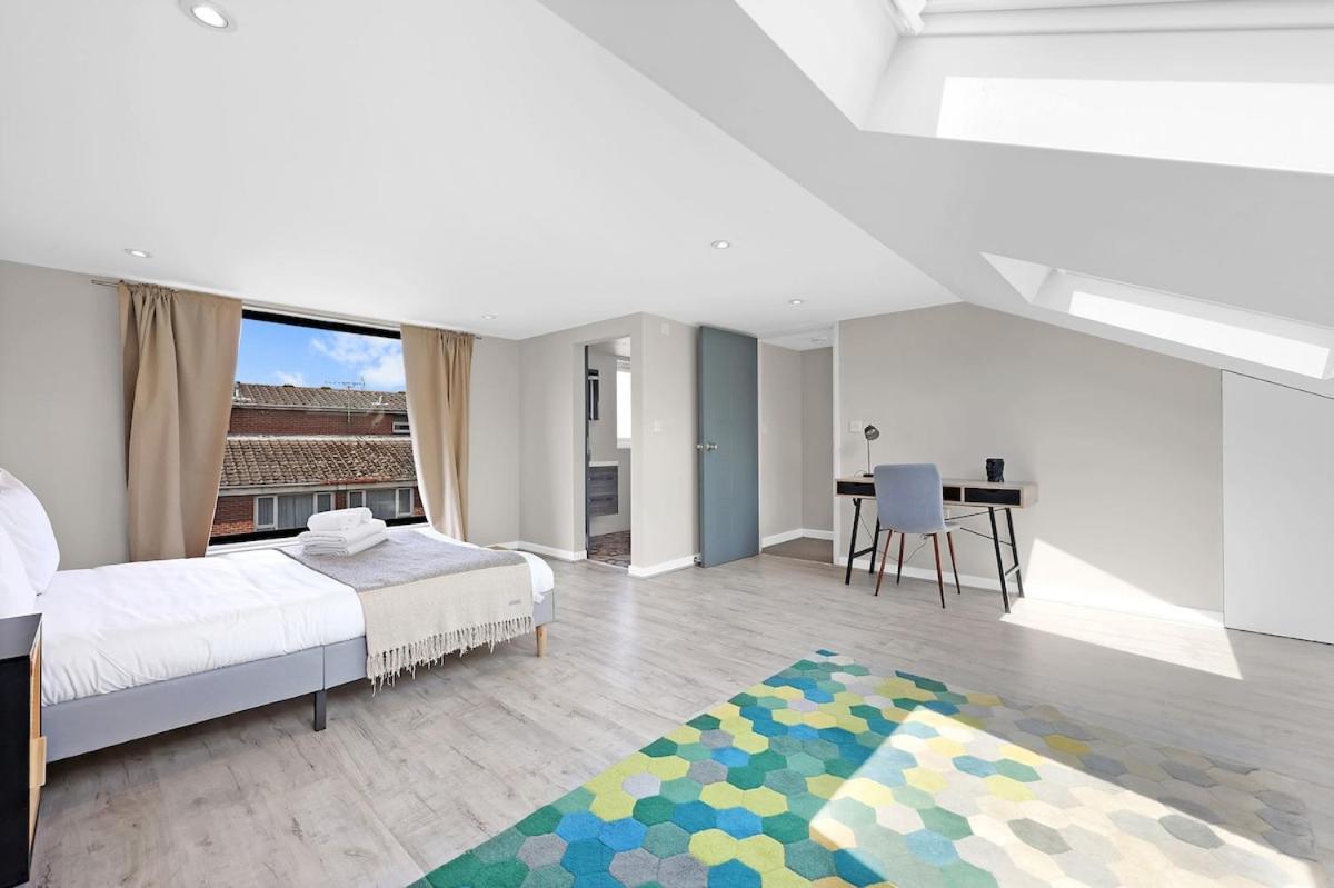 Large 4-bedroom House In Greenwich With Parking *