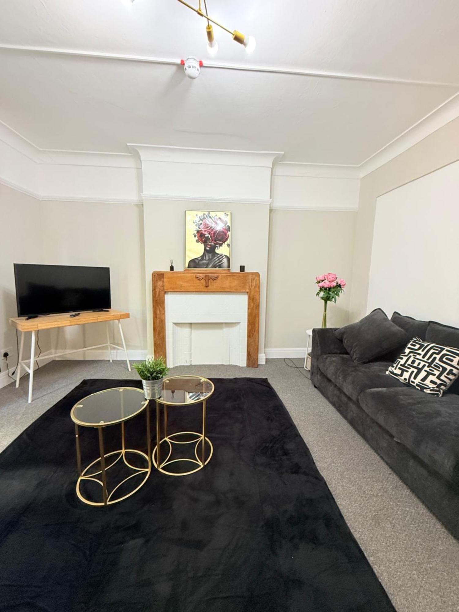 Spacious 5-bedroom House Close To Station Casa de Férias Londres