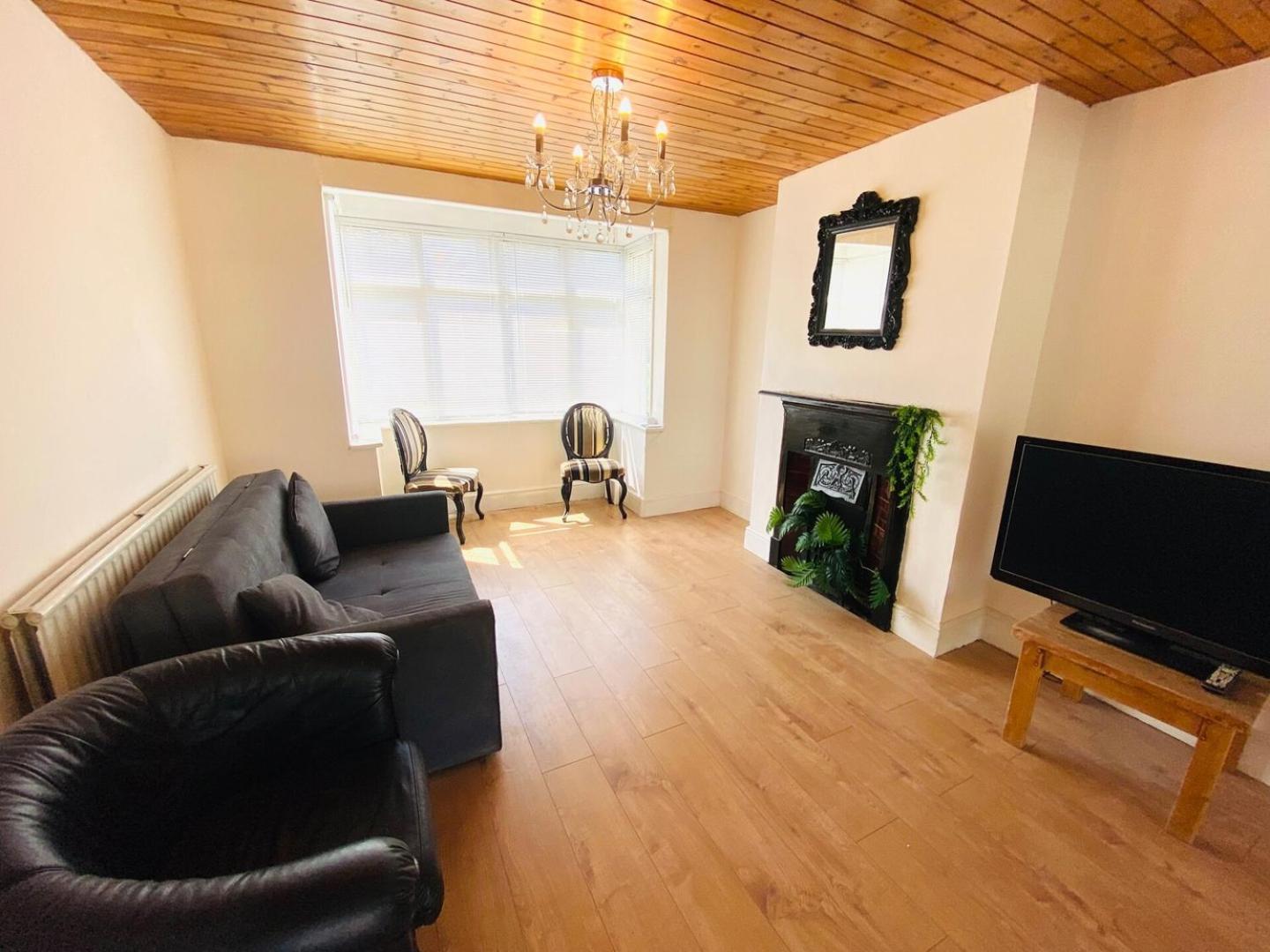 Cozy 3bd Retreat In Hébergement de vacances Londres