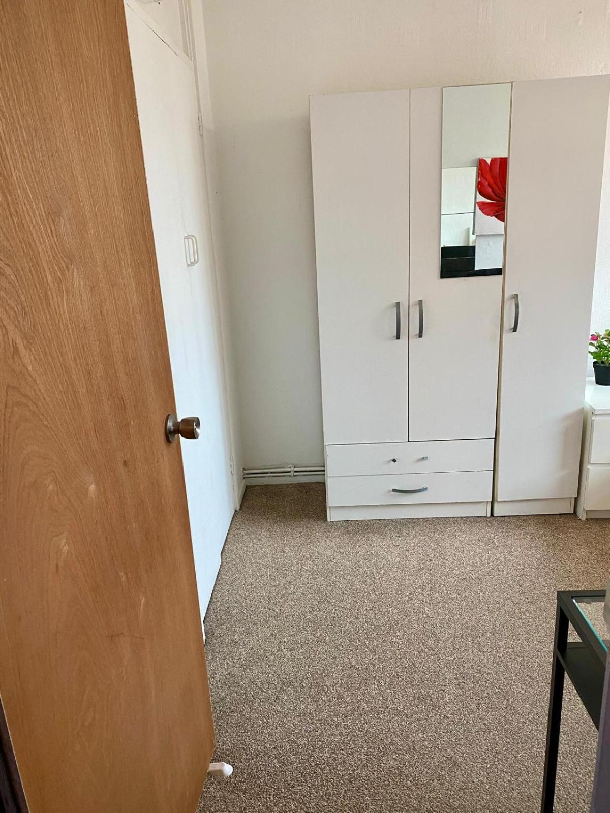 Kingward Apartment *