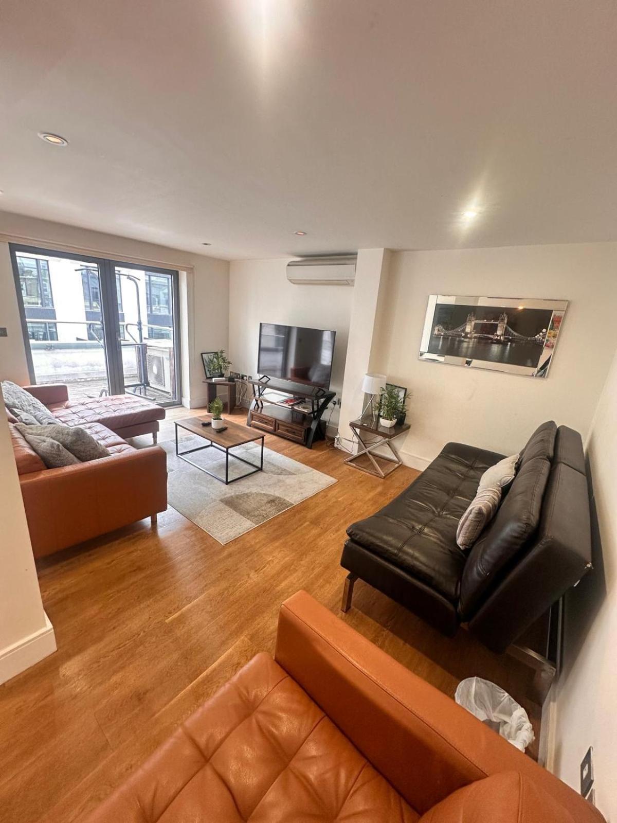 Spacious 3-bed 3-bath Luxury With Balcony Hyde Park Londen