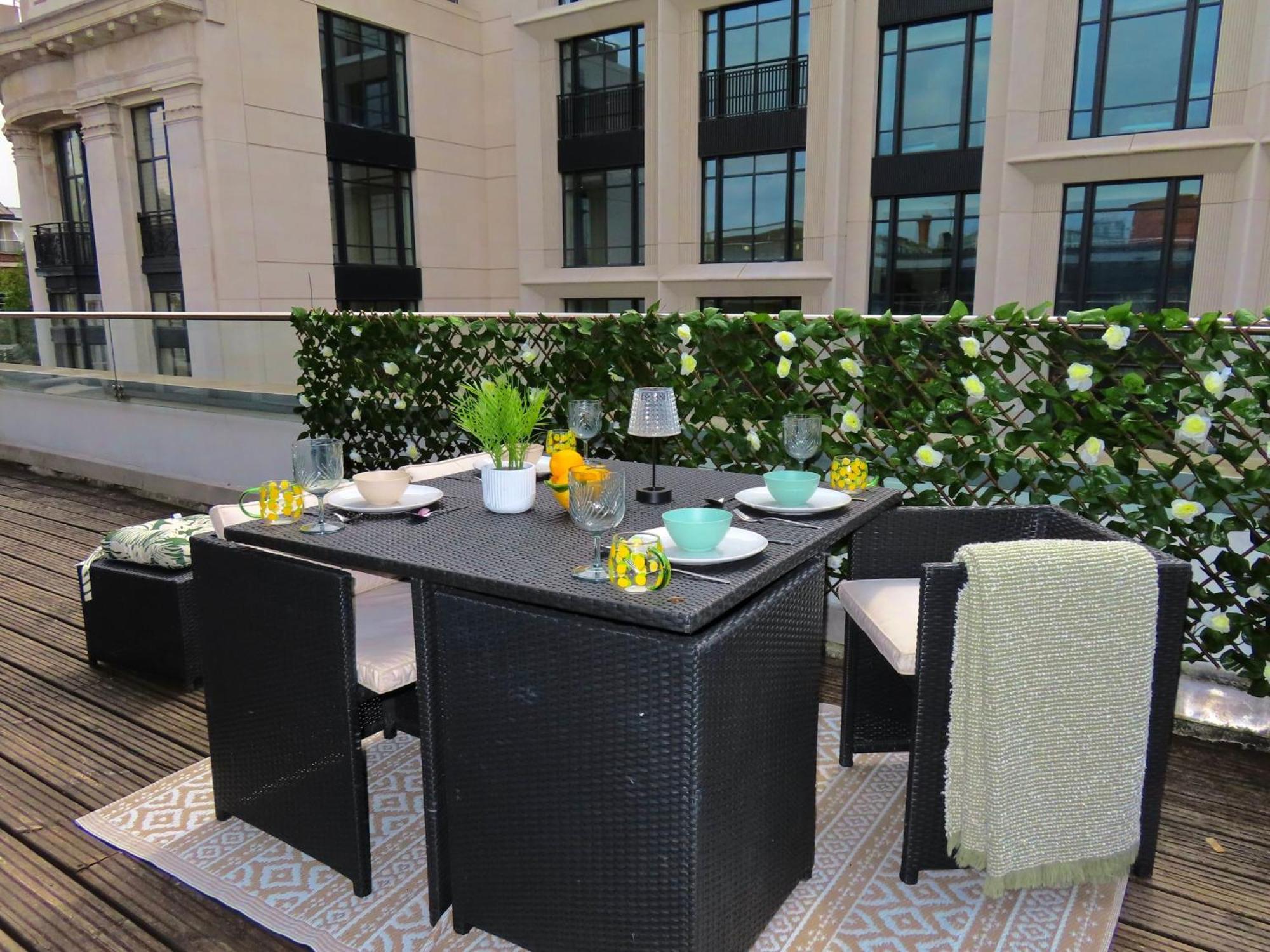 Spacious 3-bed 3-bath Luxury With Balcony Hyde Park * Londen