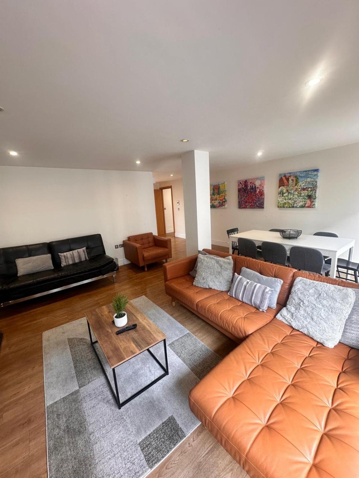Spacious 3-bed 3-bath Luxury With Balcony Hyde Park Appartement
