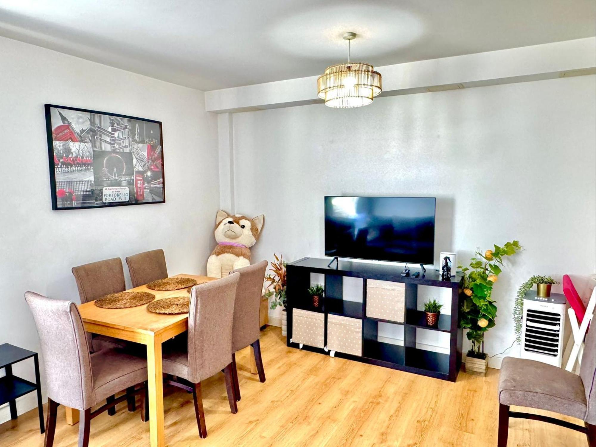 Spacious 2 Bedroom In Near Tube Apartment