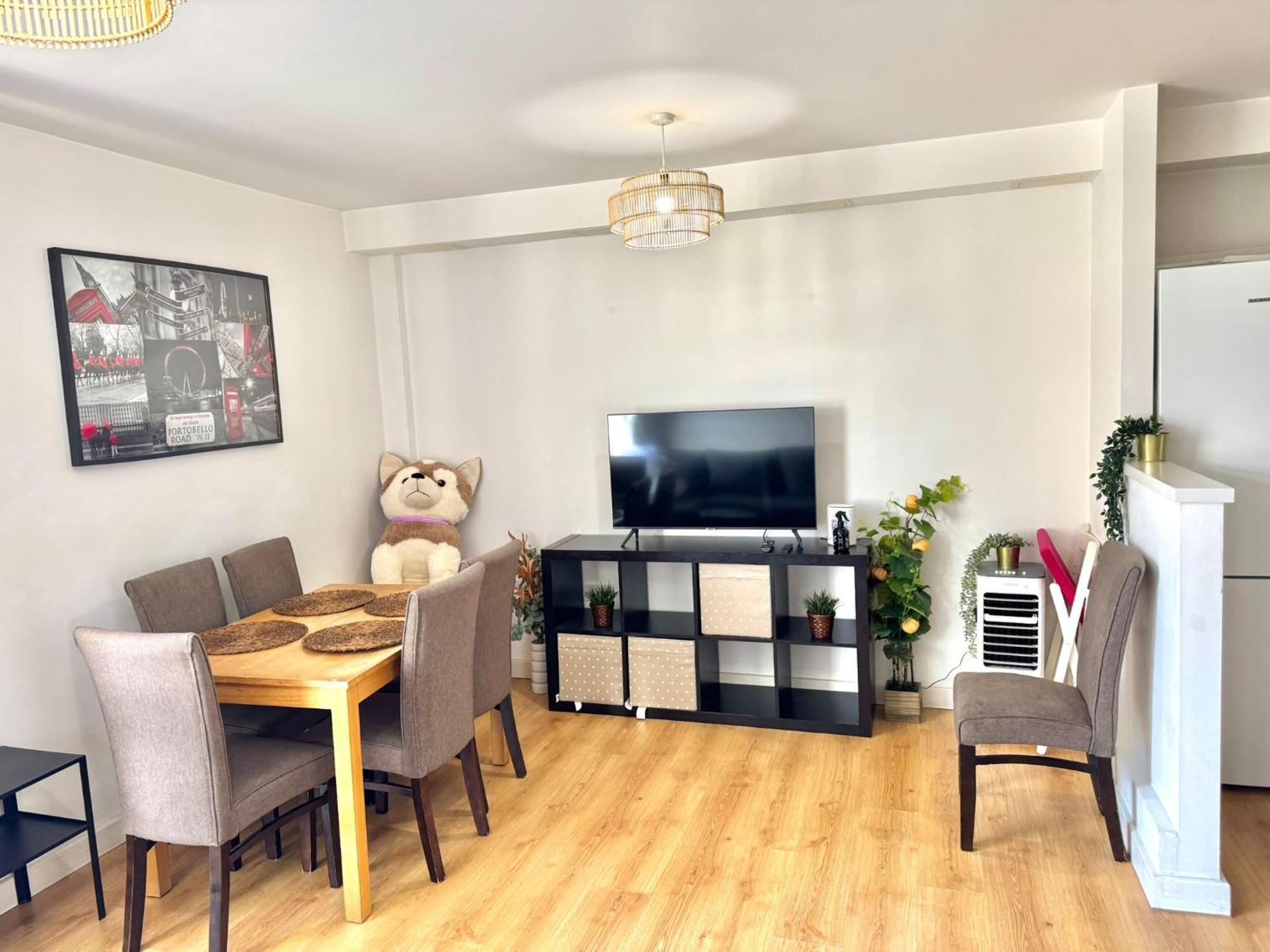 Apartment Spacious 2 Bedroom In Near Tube London