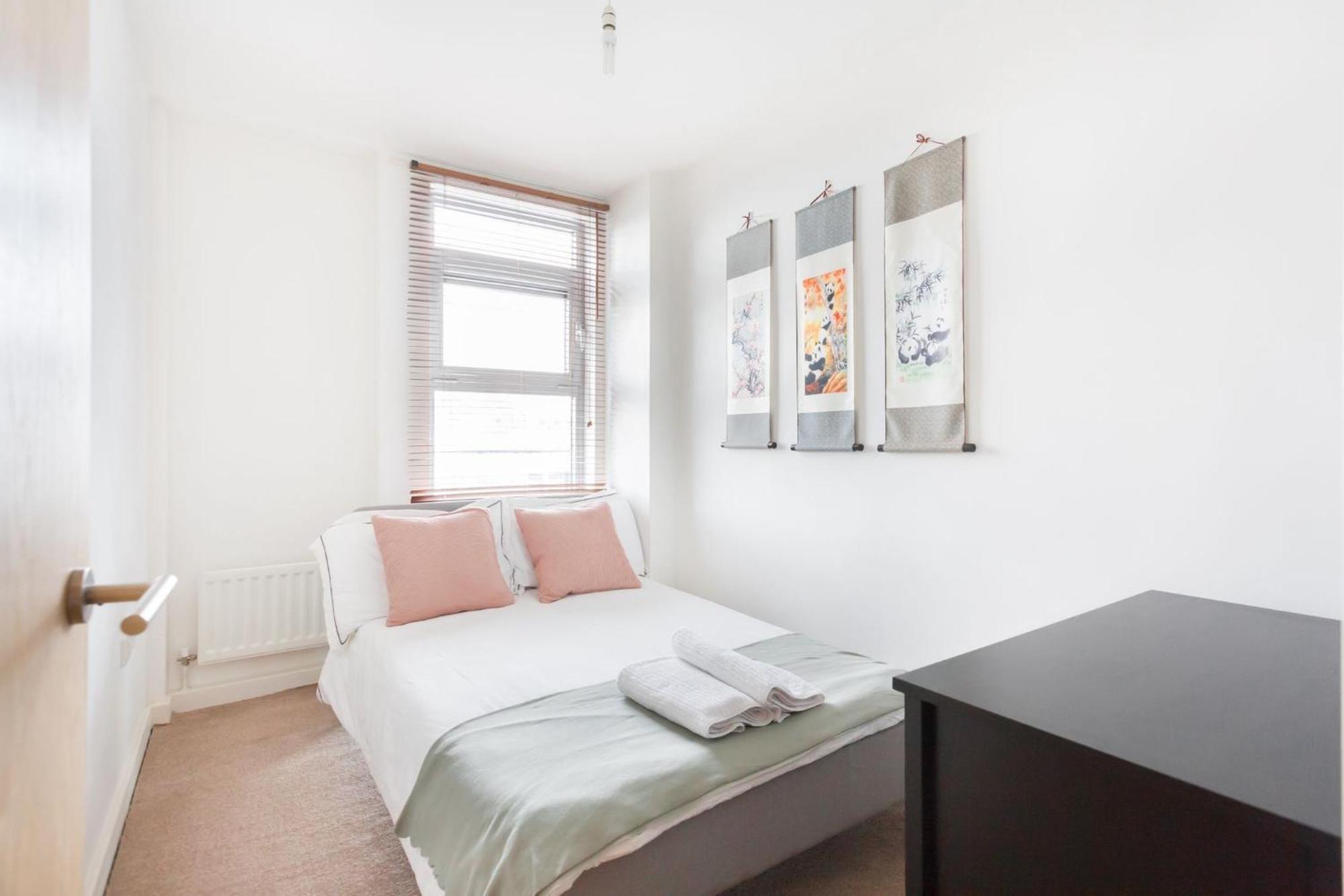 Apartment Spacious 2 Bedroom In Near Tube