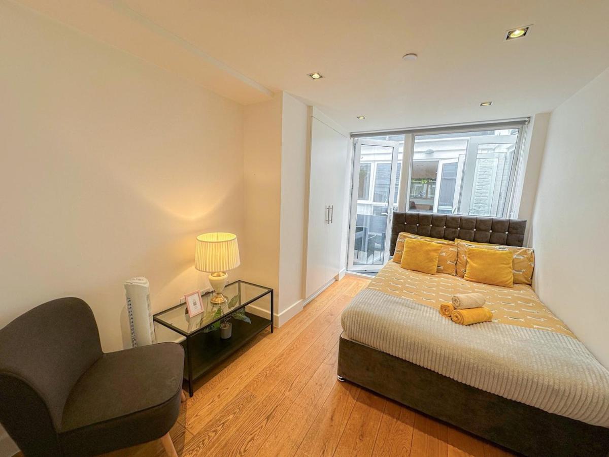 Spacious 3-bedroom Flat In Holloway With Unique Patio With Free Wi-fi Appartement