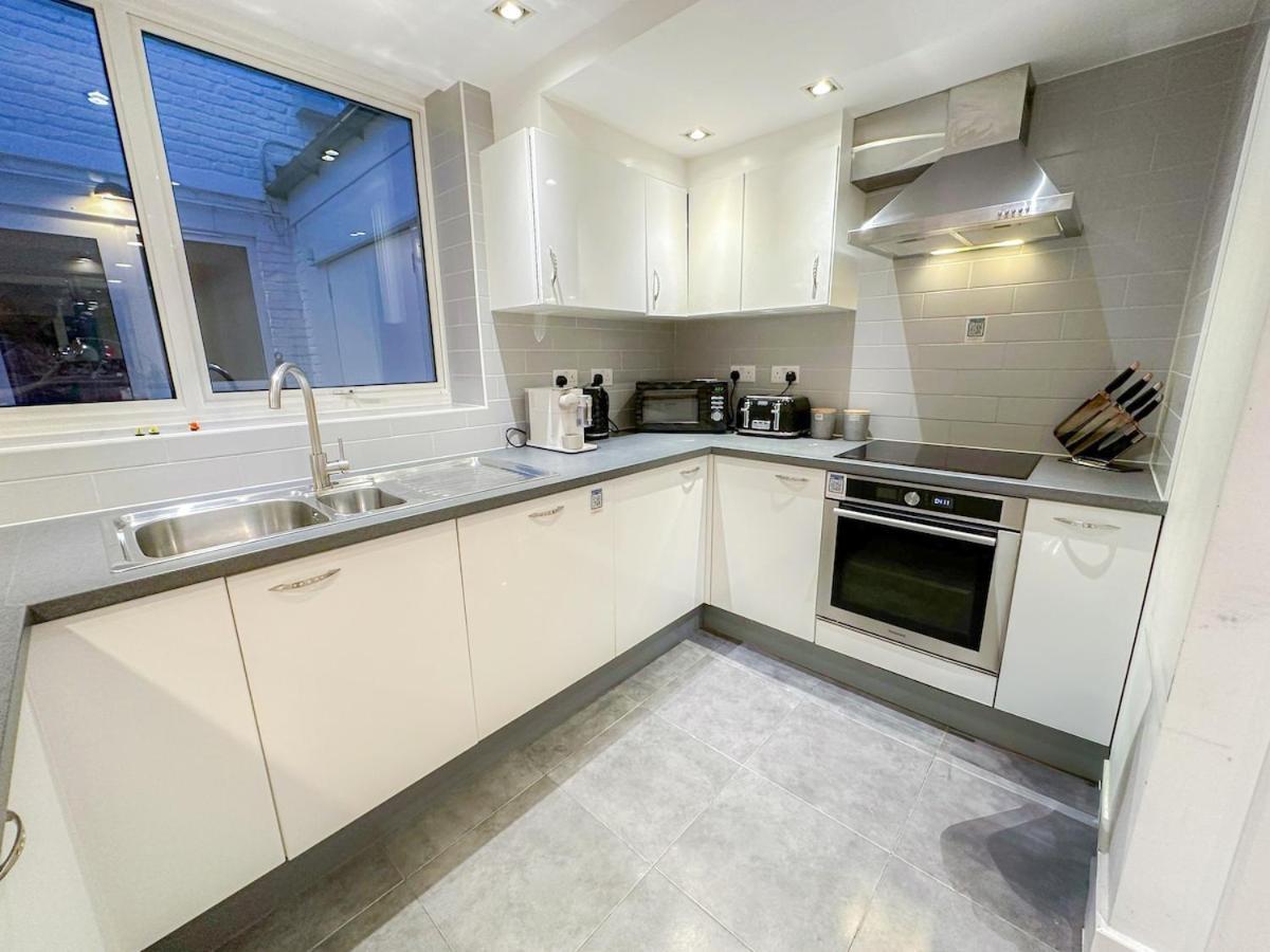 Spacious 3-bedroom Flat In Holloway With Unique Patio With Free Wi-fi Appartement *