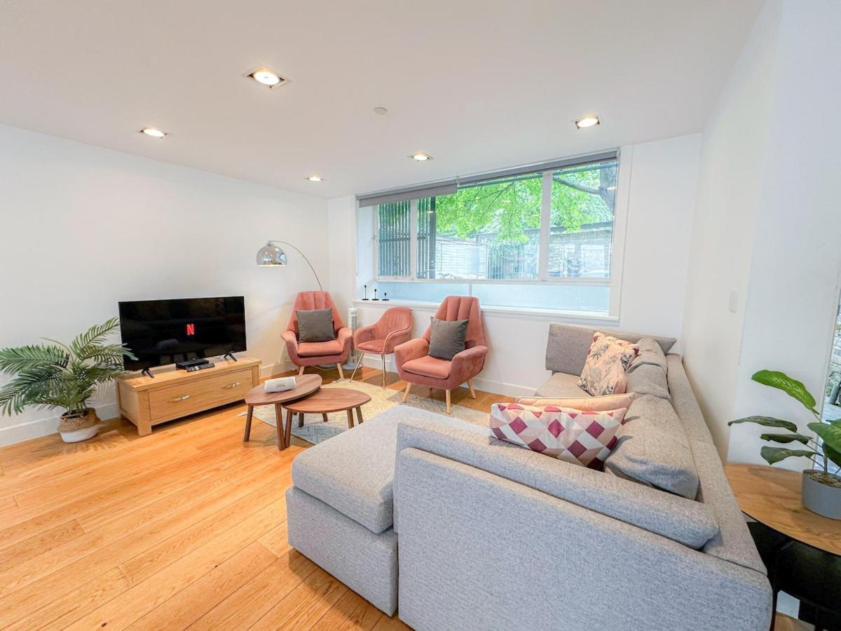 Spacious 3-bedroom Flat In Holloway With Unique Patio With Free Wi-fi Appartement Londres