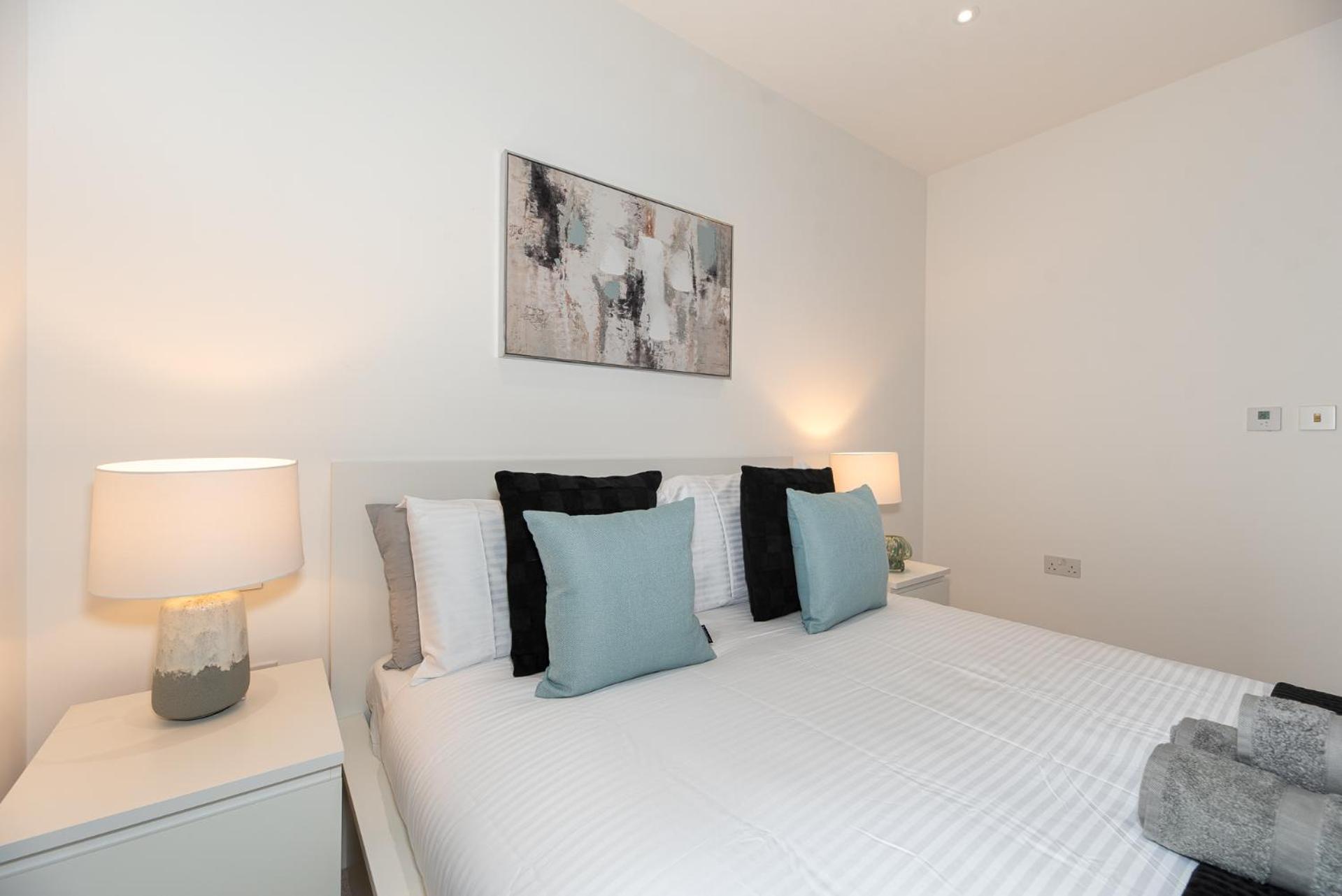 Apartamento Premium 2-bedroom Flat With Lift & Private Balcony In Farringdon, *