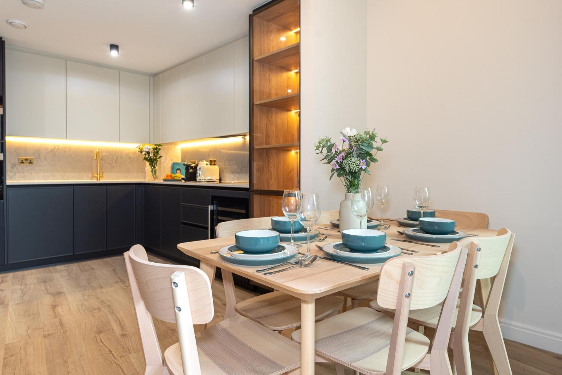 Premium 2-bedroom Flat With Lift & Private Balcony In Farringdon, Apartamento Londres