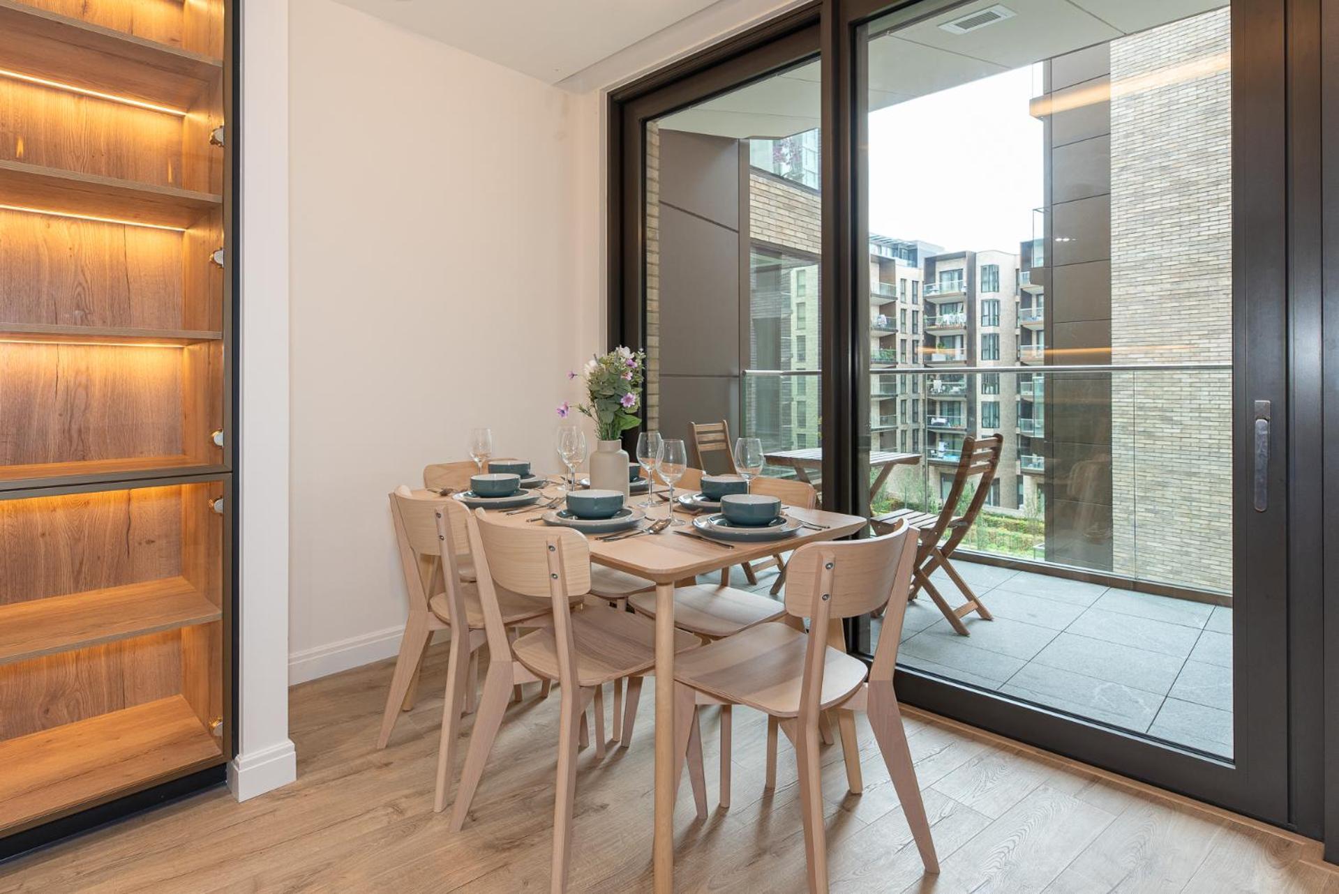 Premium 2-bedroom Flat With Lift & Private Balcony In Farringdon, * Londres