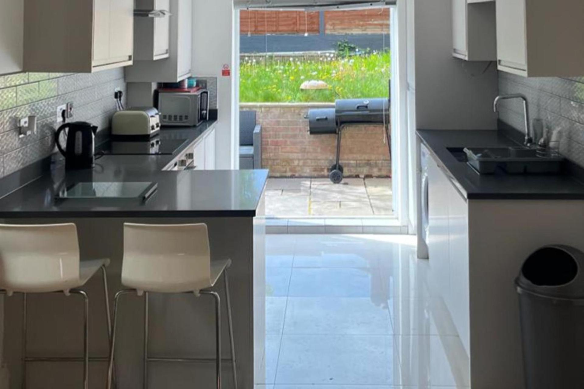 Сasa de vacaciones Southgate - Sleeps 14 - Parking - Londres