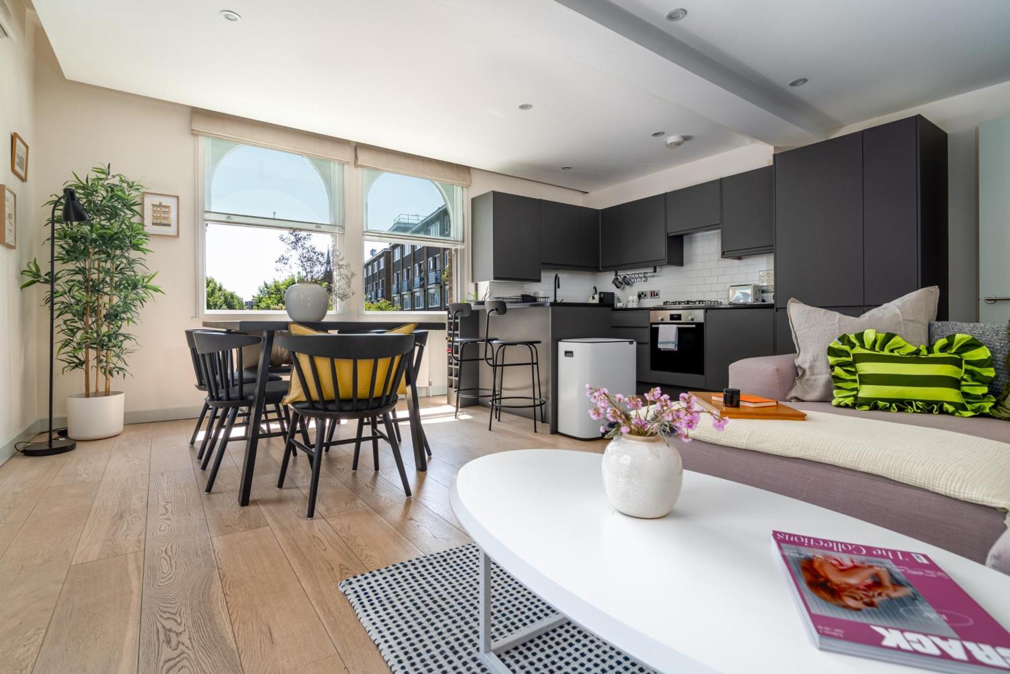 2 Bedroom In Bridge Apartment *