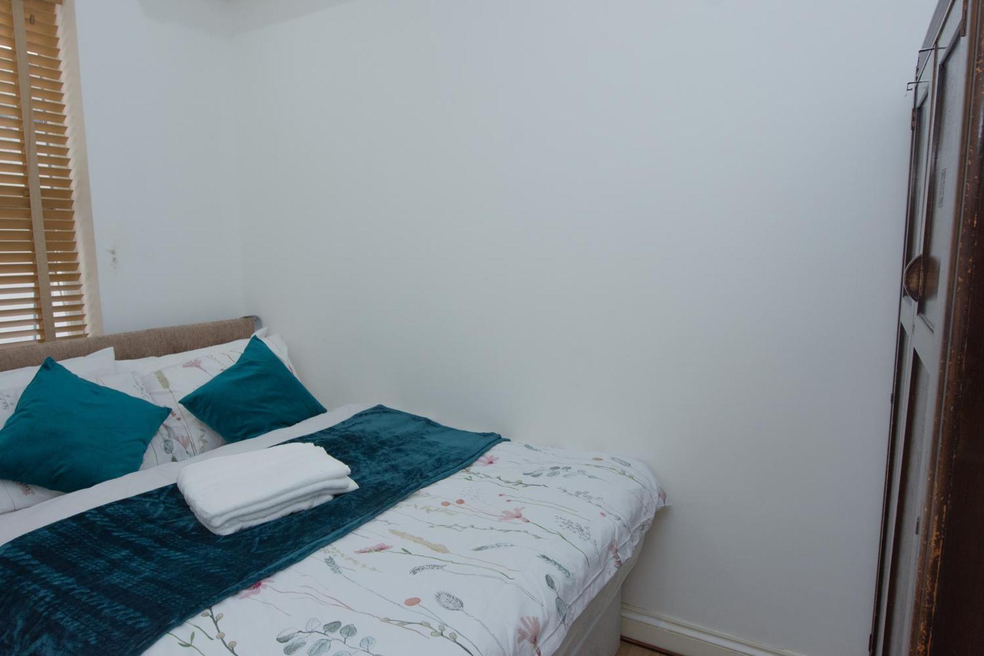 Evergreen Apartments, Flat 3, Apartment *