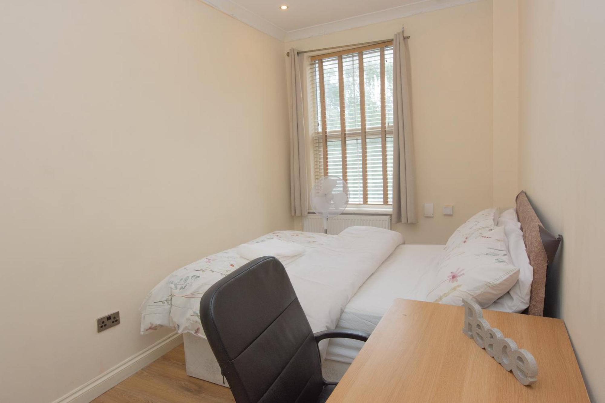 Evergreen Apartments, Flat 3, Apartment London