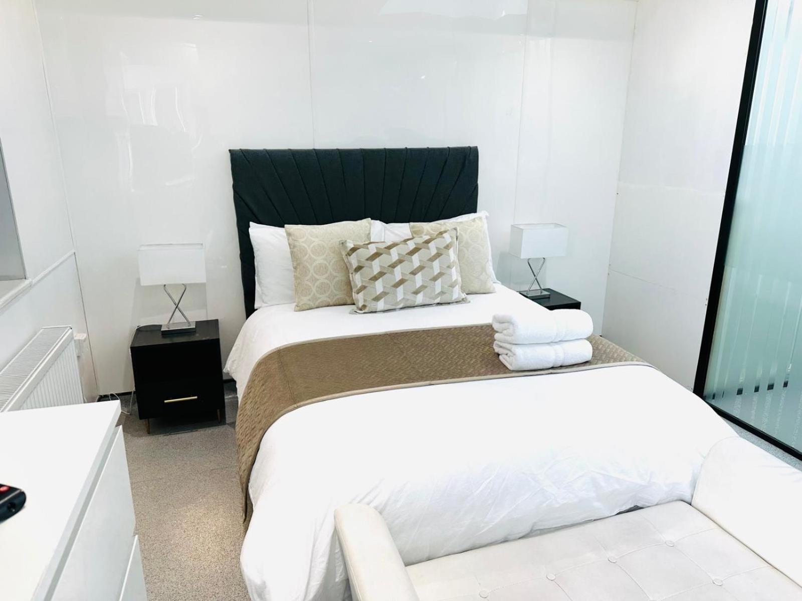 Apartment Westferry Two