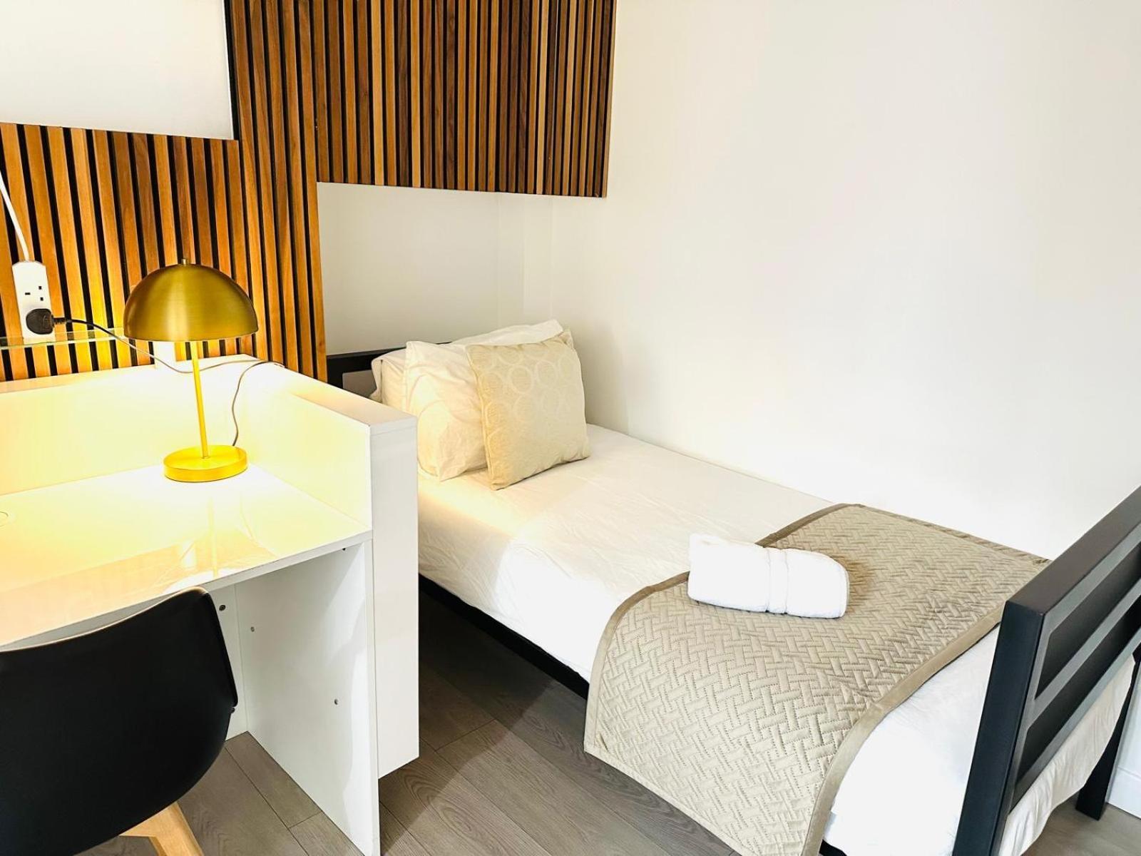 Apartment Westferry Two
