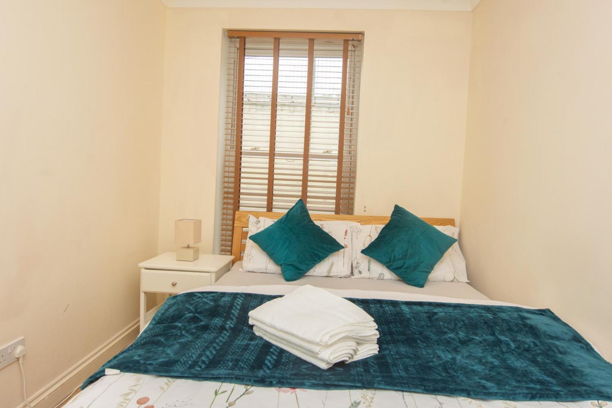 Evergreen Apartments- Flat 2 Apartment
