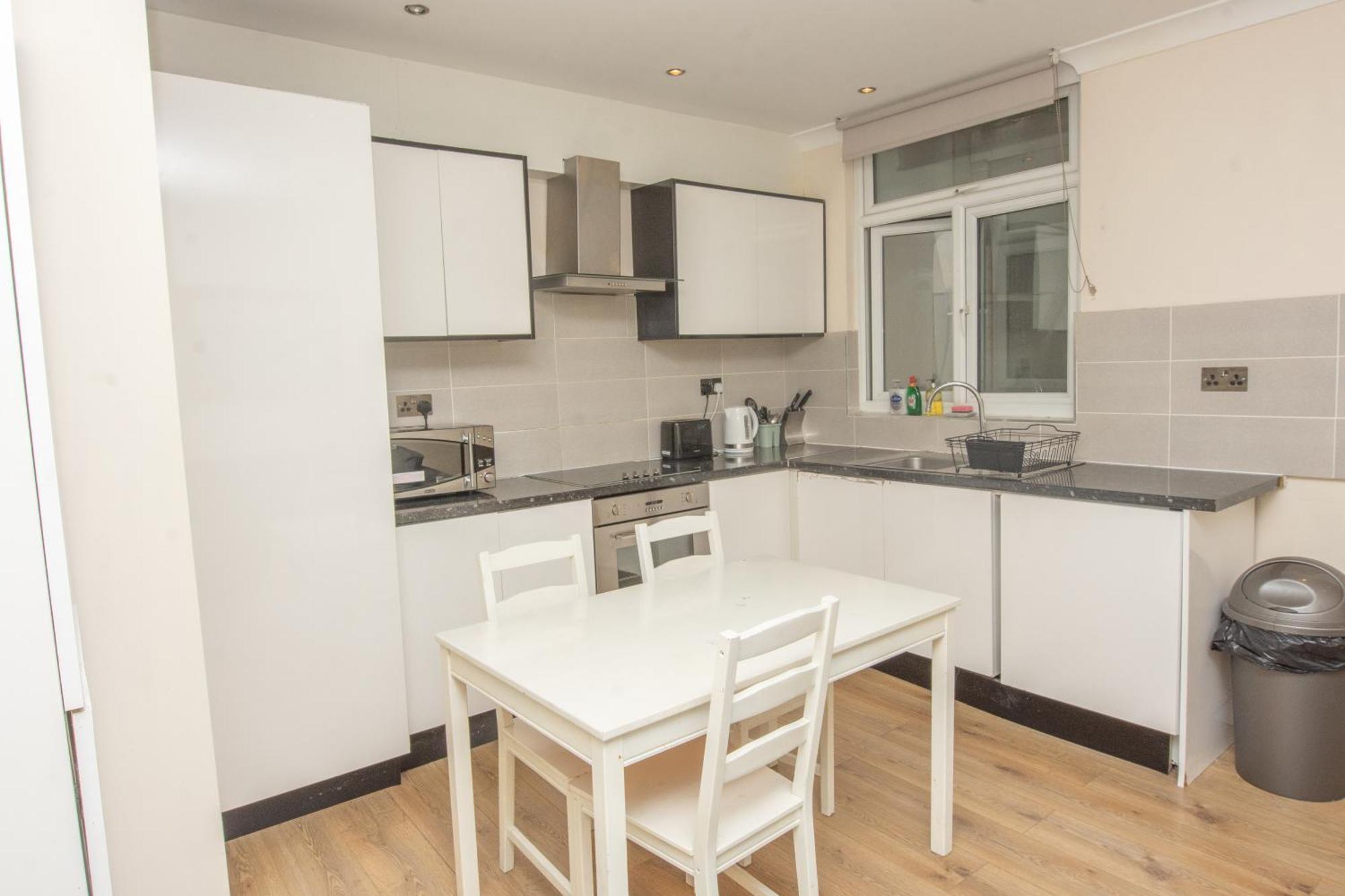 Evergreen Apartments- Flat 2 Apartment